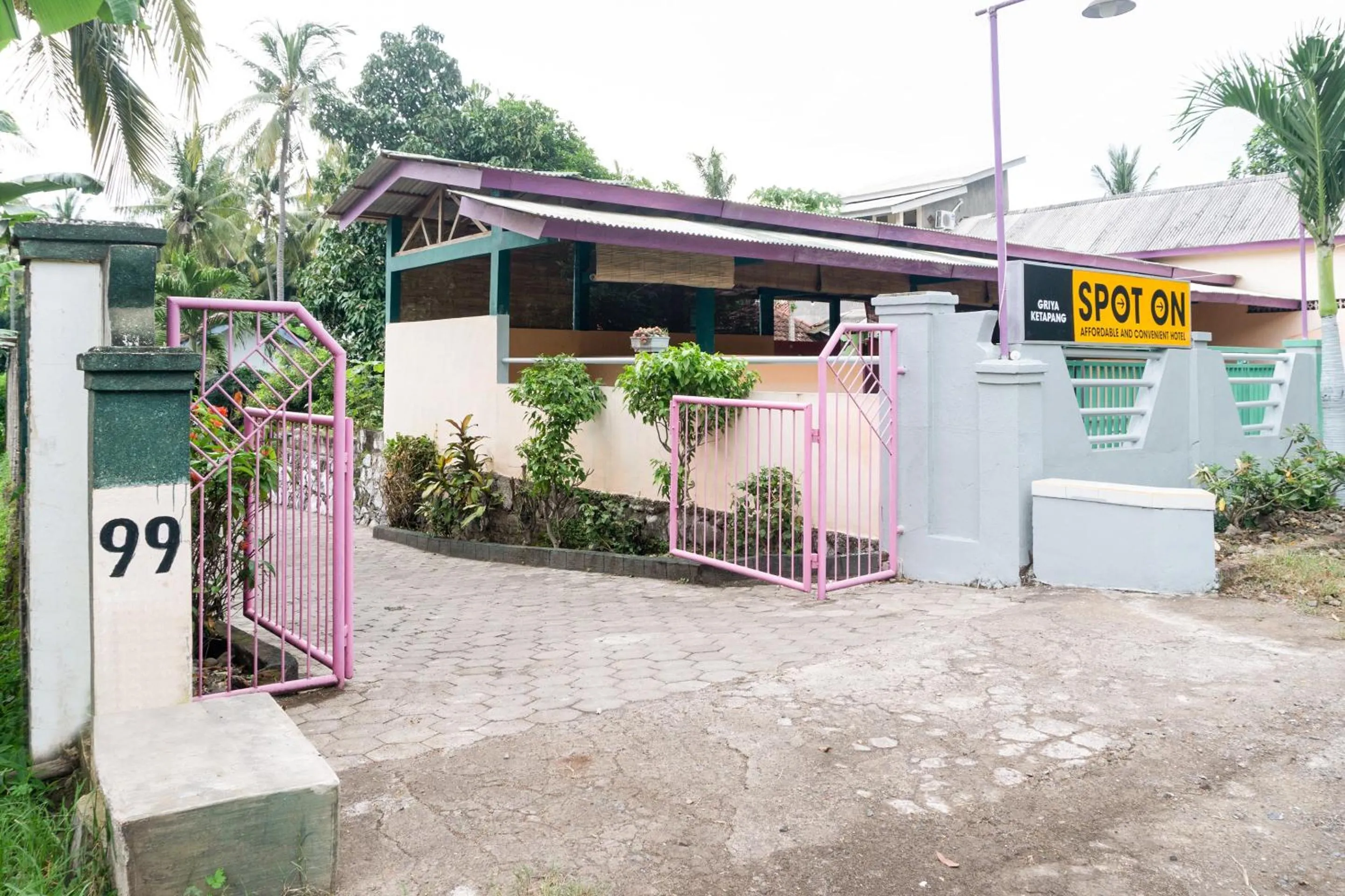Facade/entrance in Hotel O Griya Ketapang
