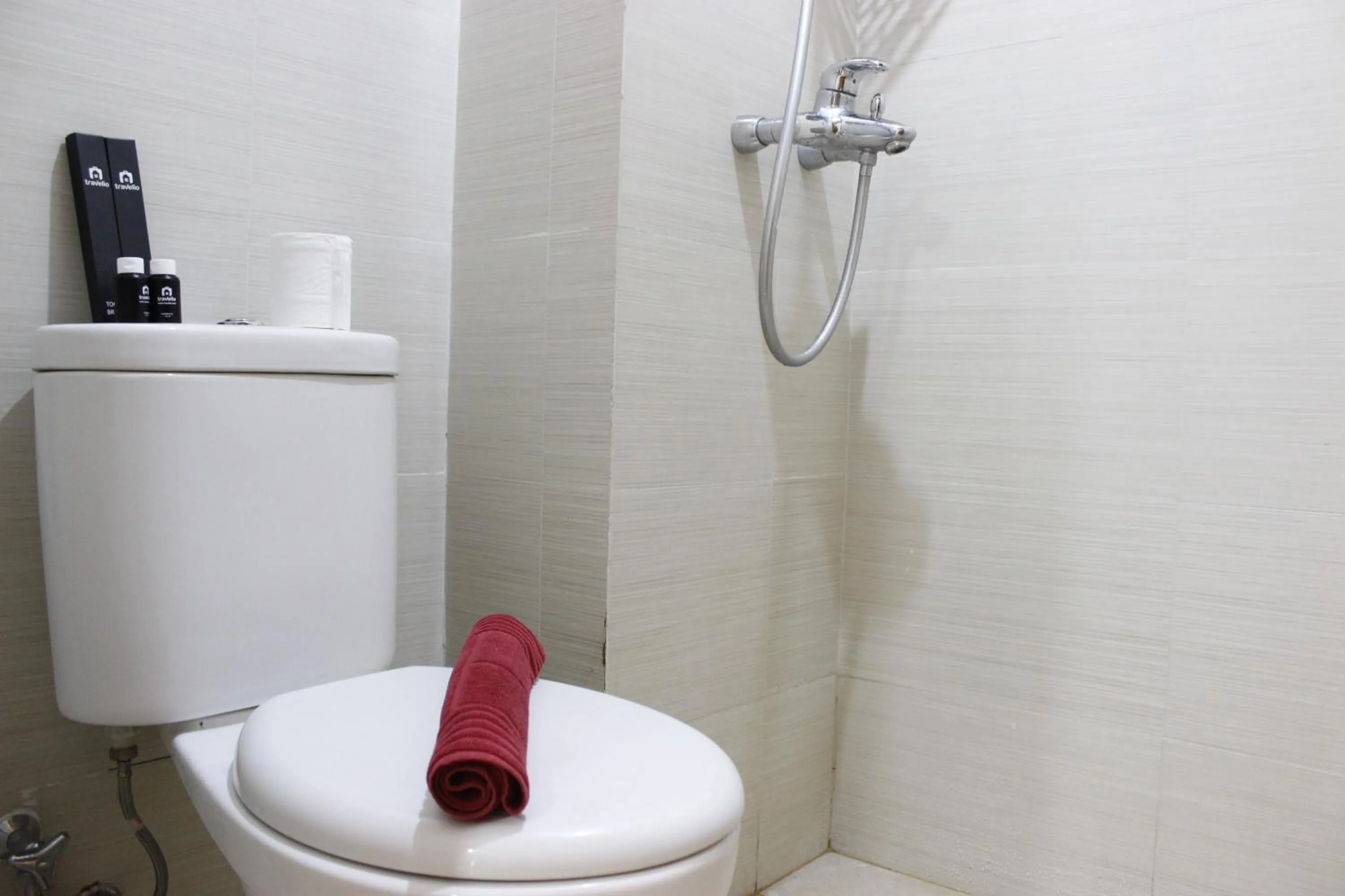 Bright and Stylish 2BR at Gateway Pasteur Apartment By Travelio