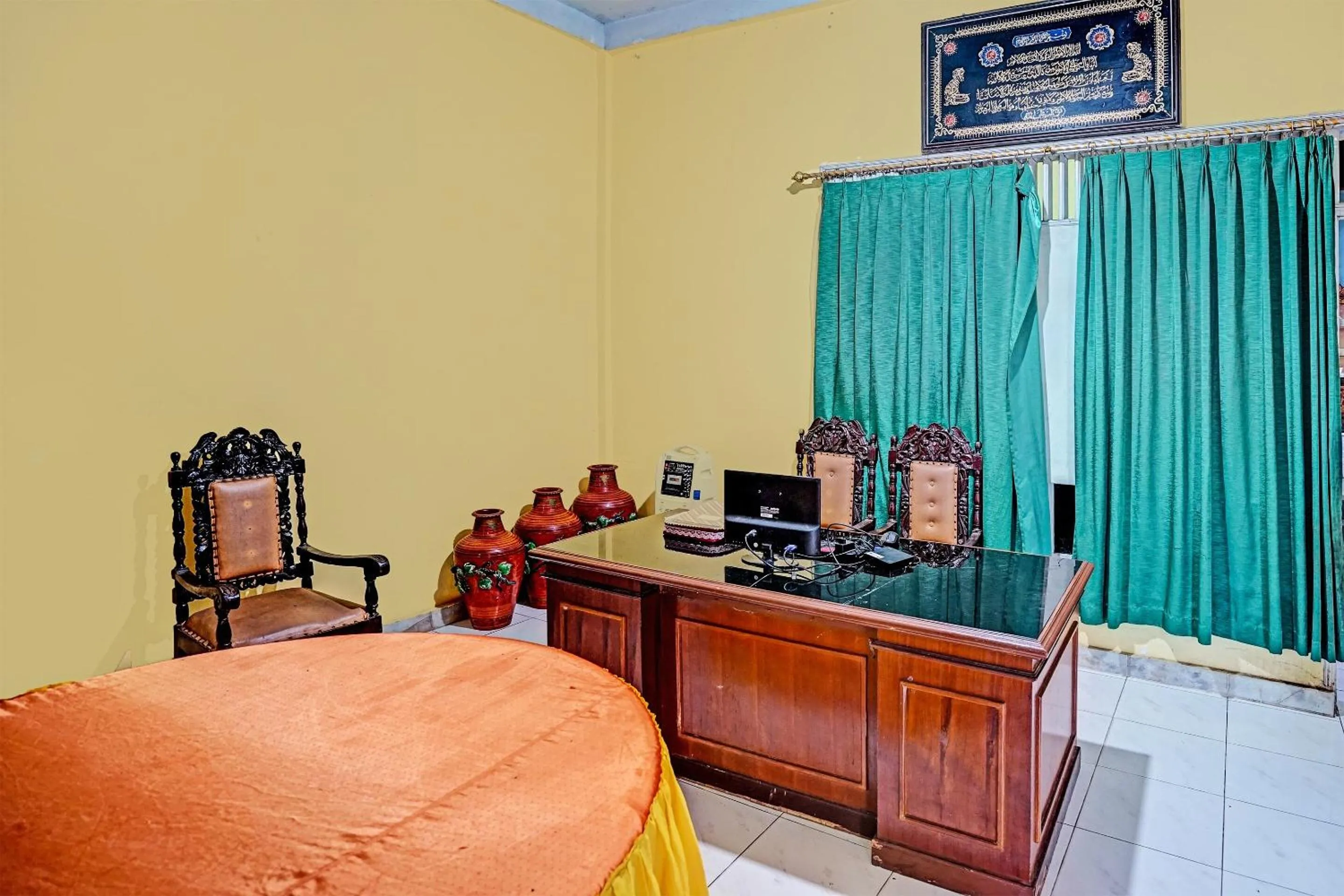 Lobby or reception, Bed in OYO 3205 Penginapan Mikial Ismi Kayuagung Syariah