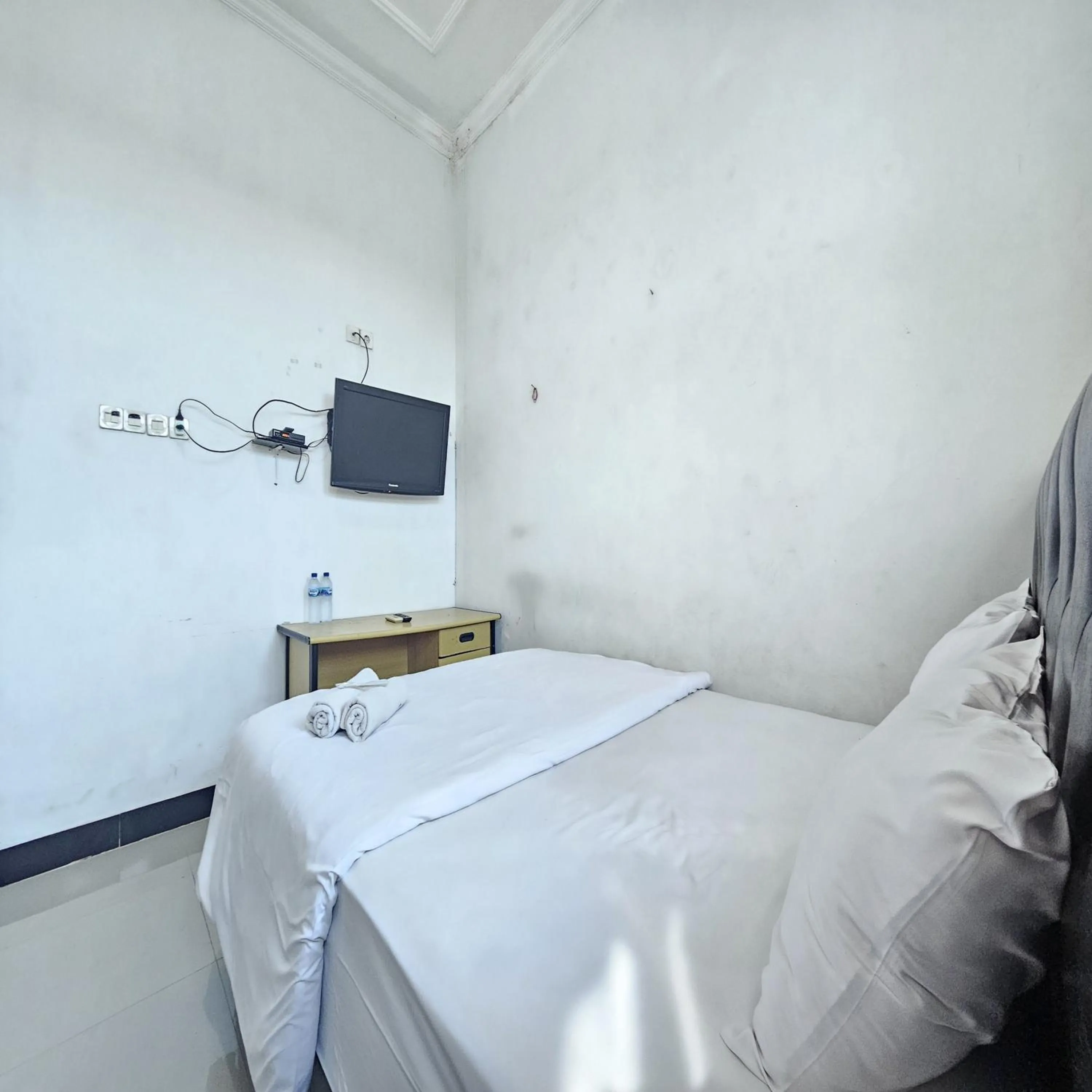 Bedroom, Bed in Ijen Homestay Mojokerto RedPartner