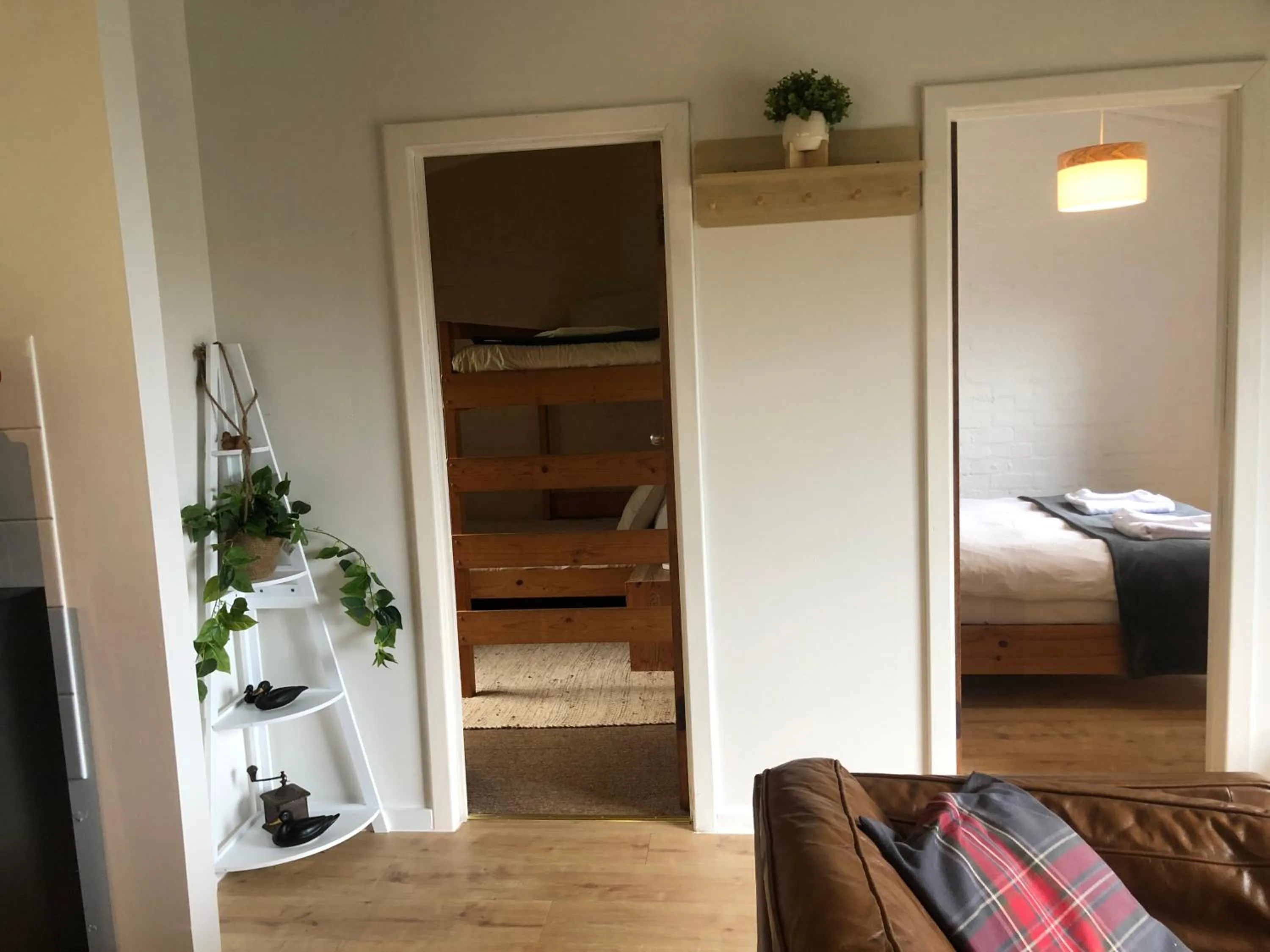 Bed in Turicum AT Monkey Rock Winery & Cider