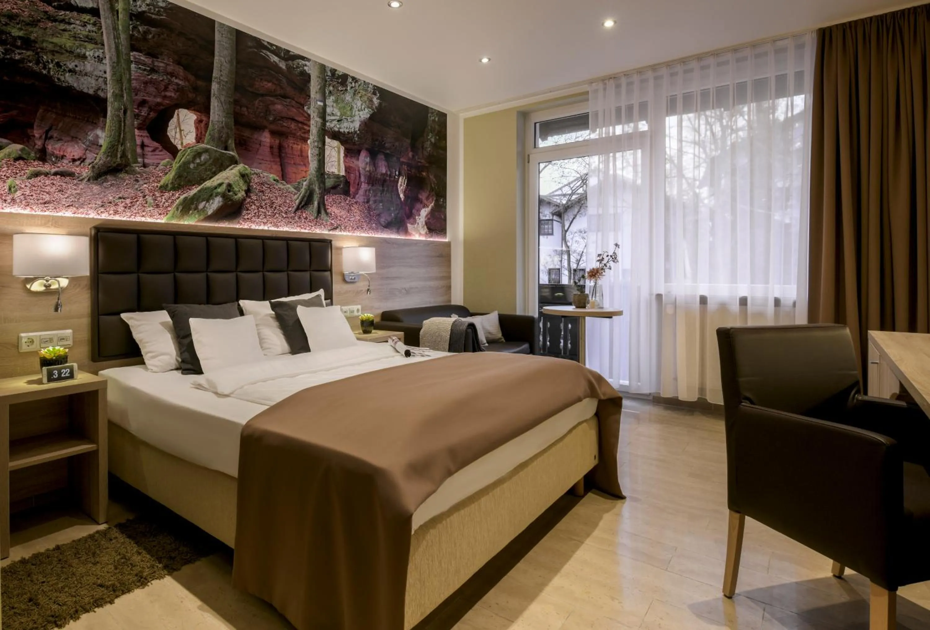 Photo of the whole room, Bed in Hotel-Restaurant Barbarossahof