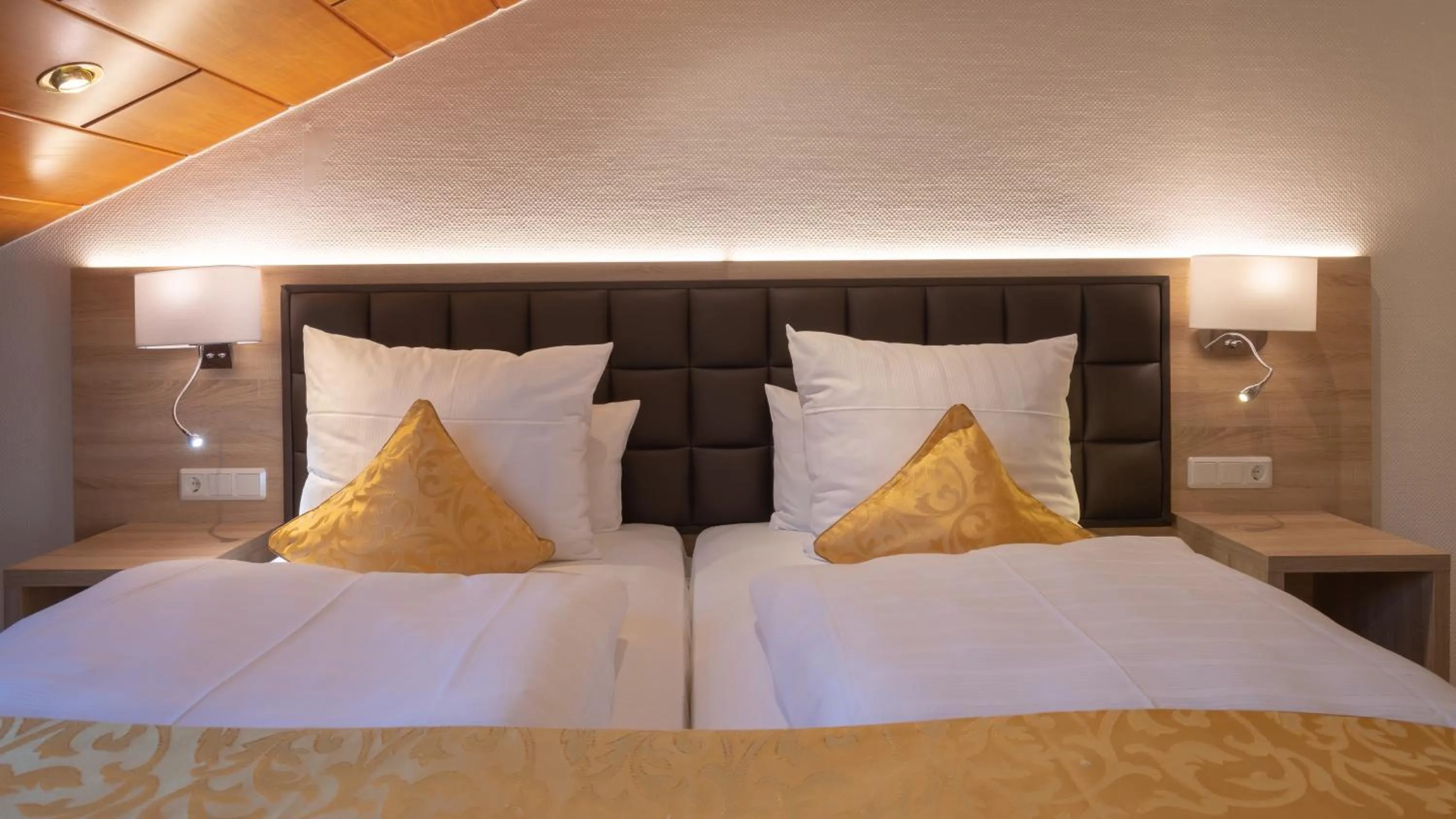 Bed in Hotel-Restaurant Barbarossahof