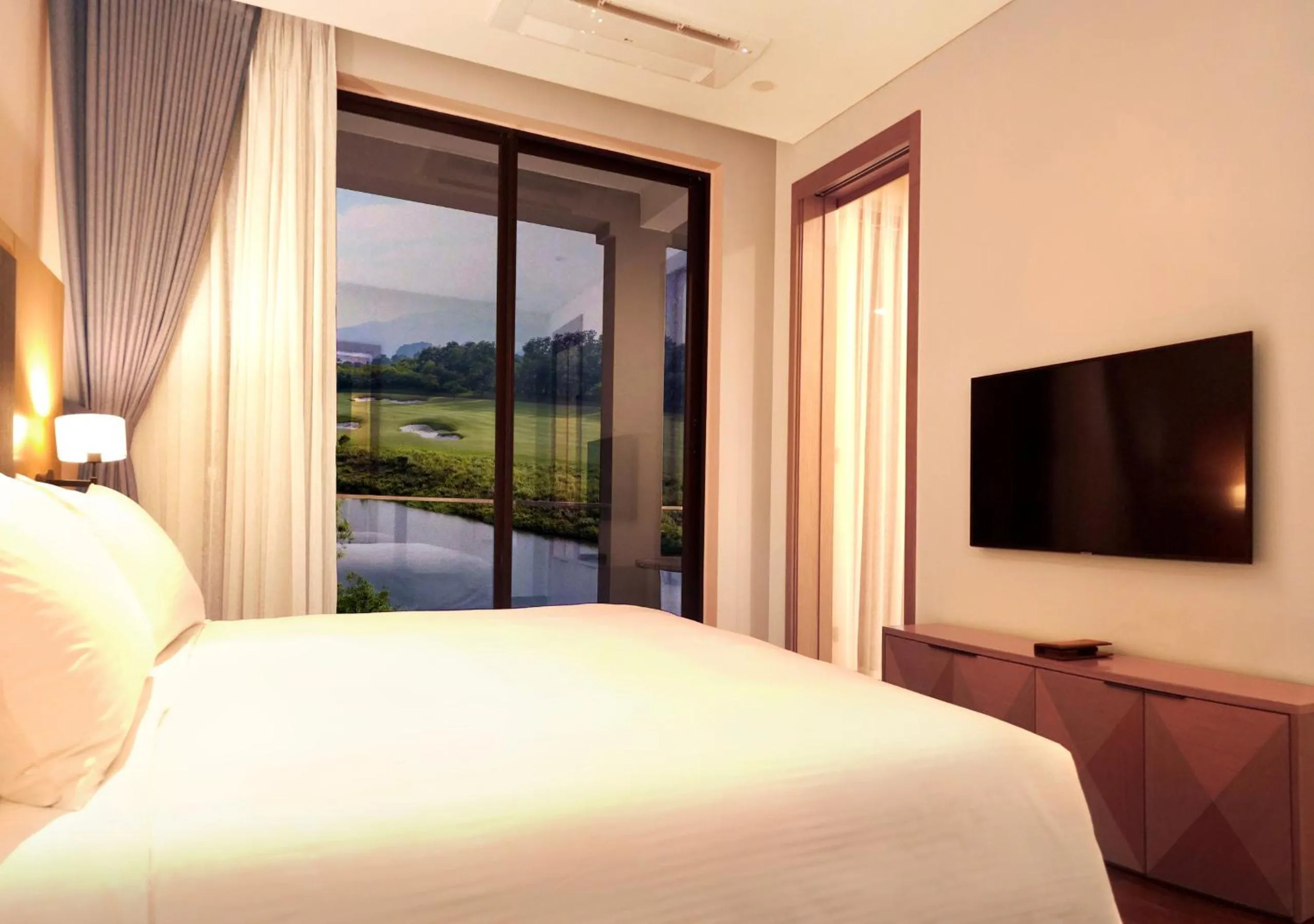 Bed in Wyndham Sky Lake Resort and Villas