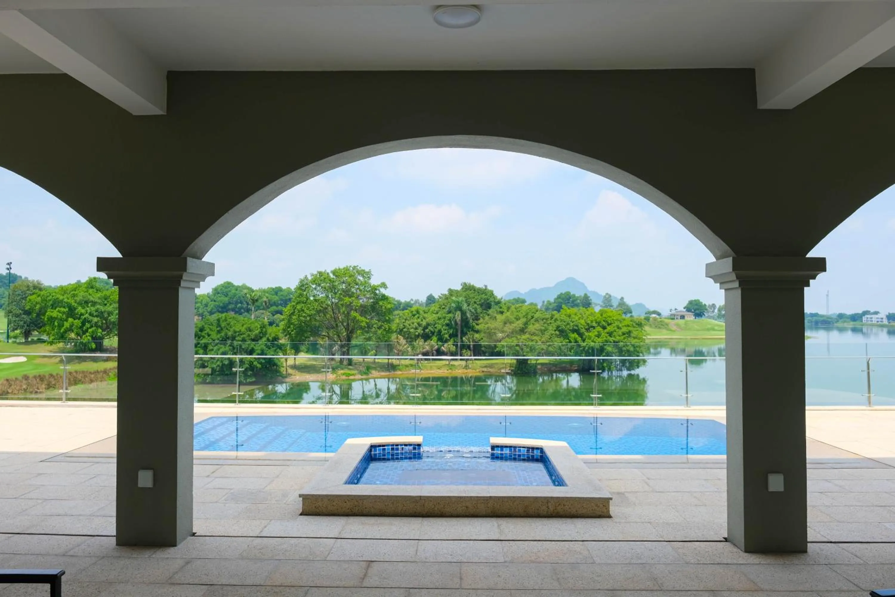 Swimming pool in Wyndham Sky Lake Resort and Villas