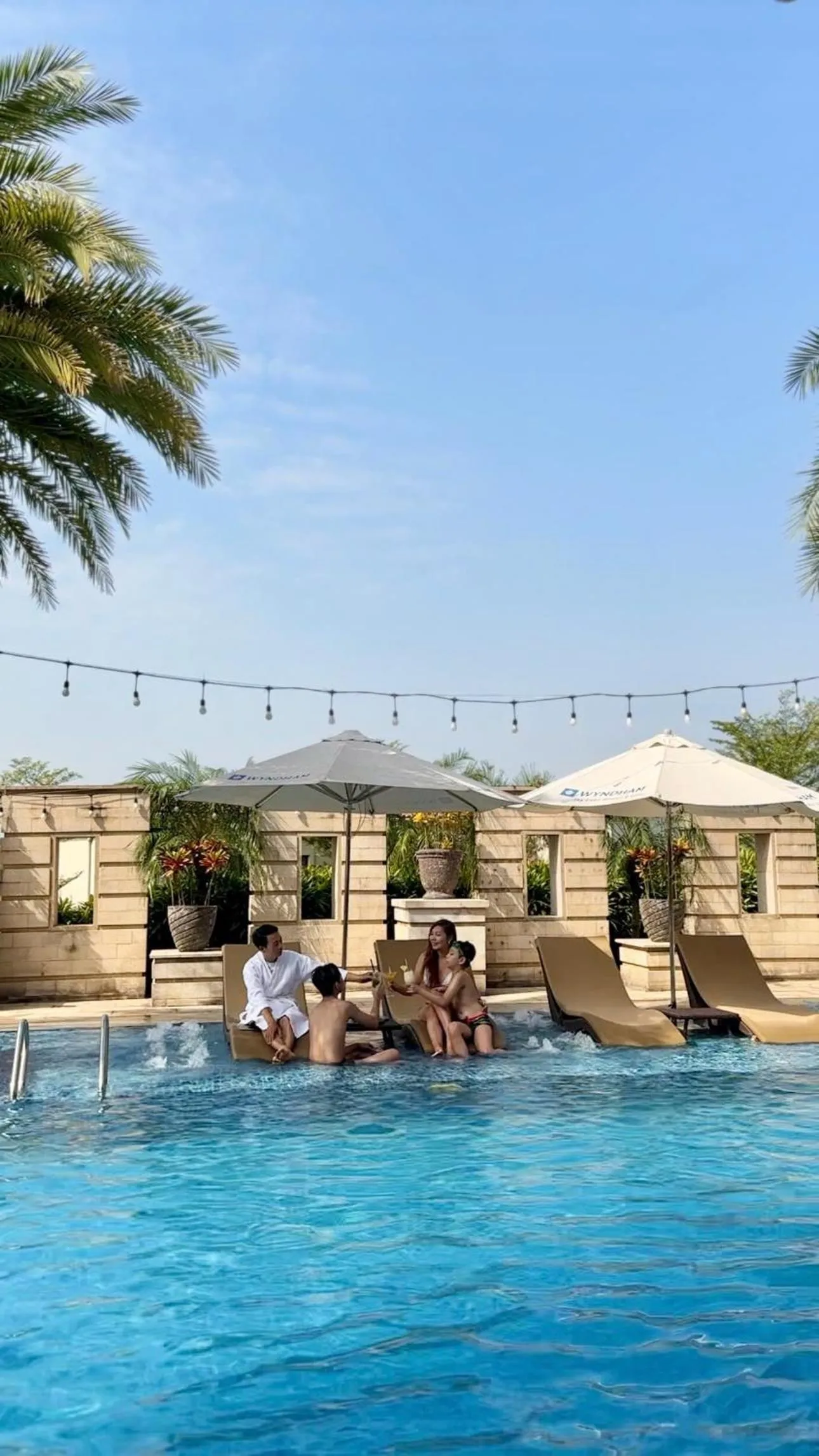 Swimming pool in Wyndham Sky Lake Resort and Villas