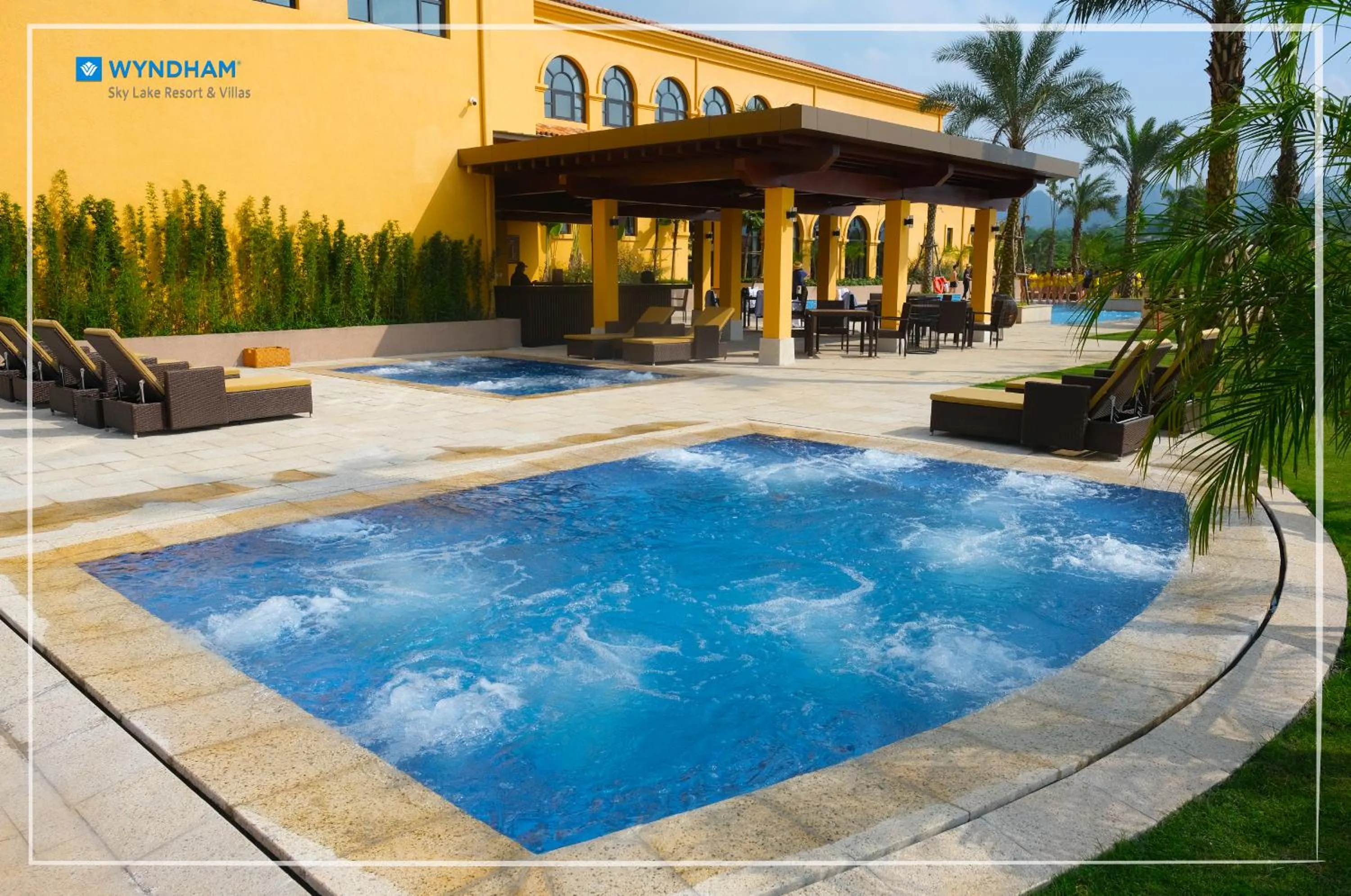 Swimming pool in Wyndham Sky Lake Resort and Villas