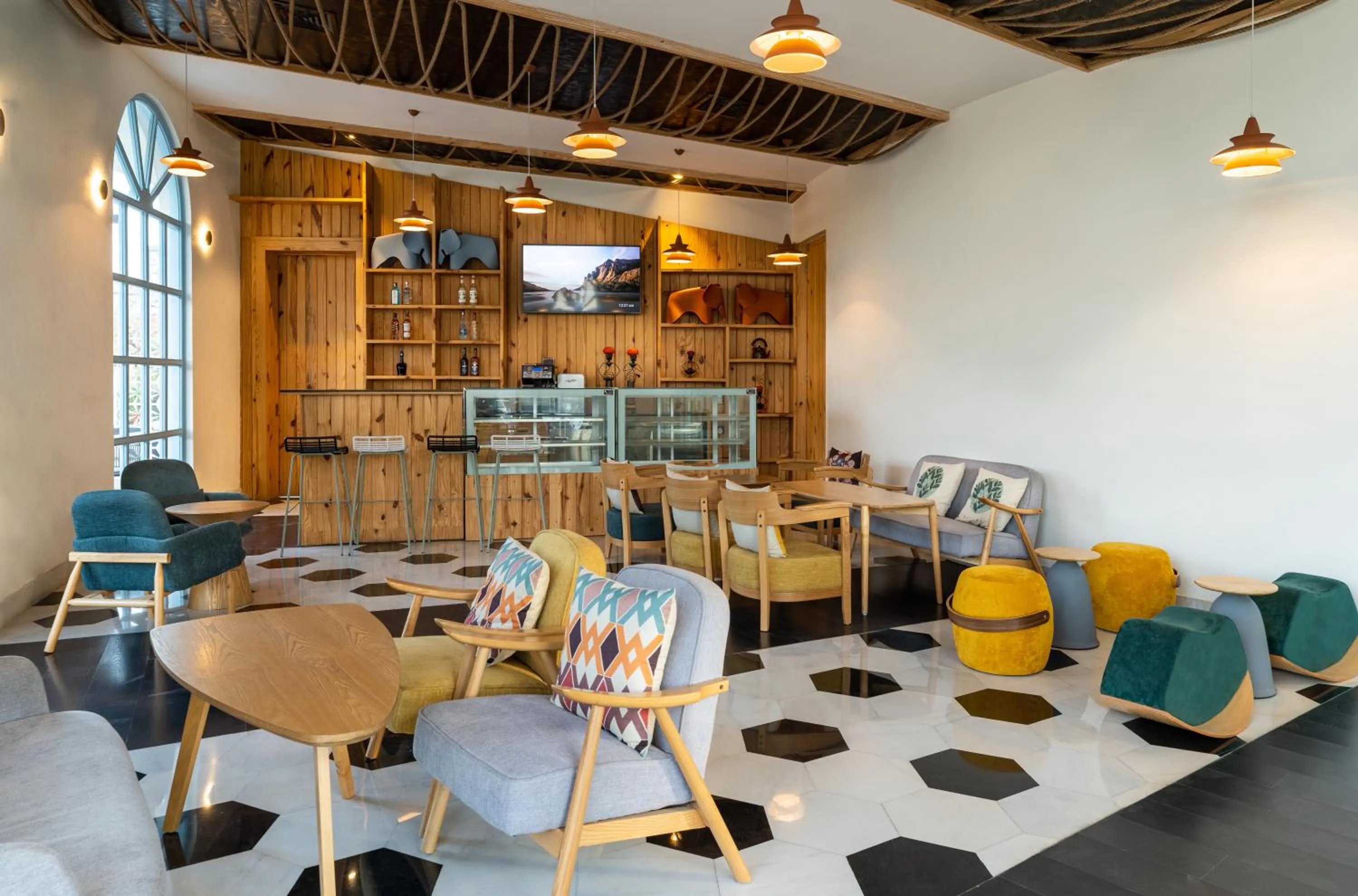 Lounge or bar in Ramee Royal Resort & Spa - Udaipur