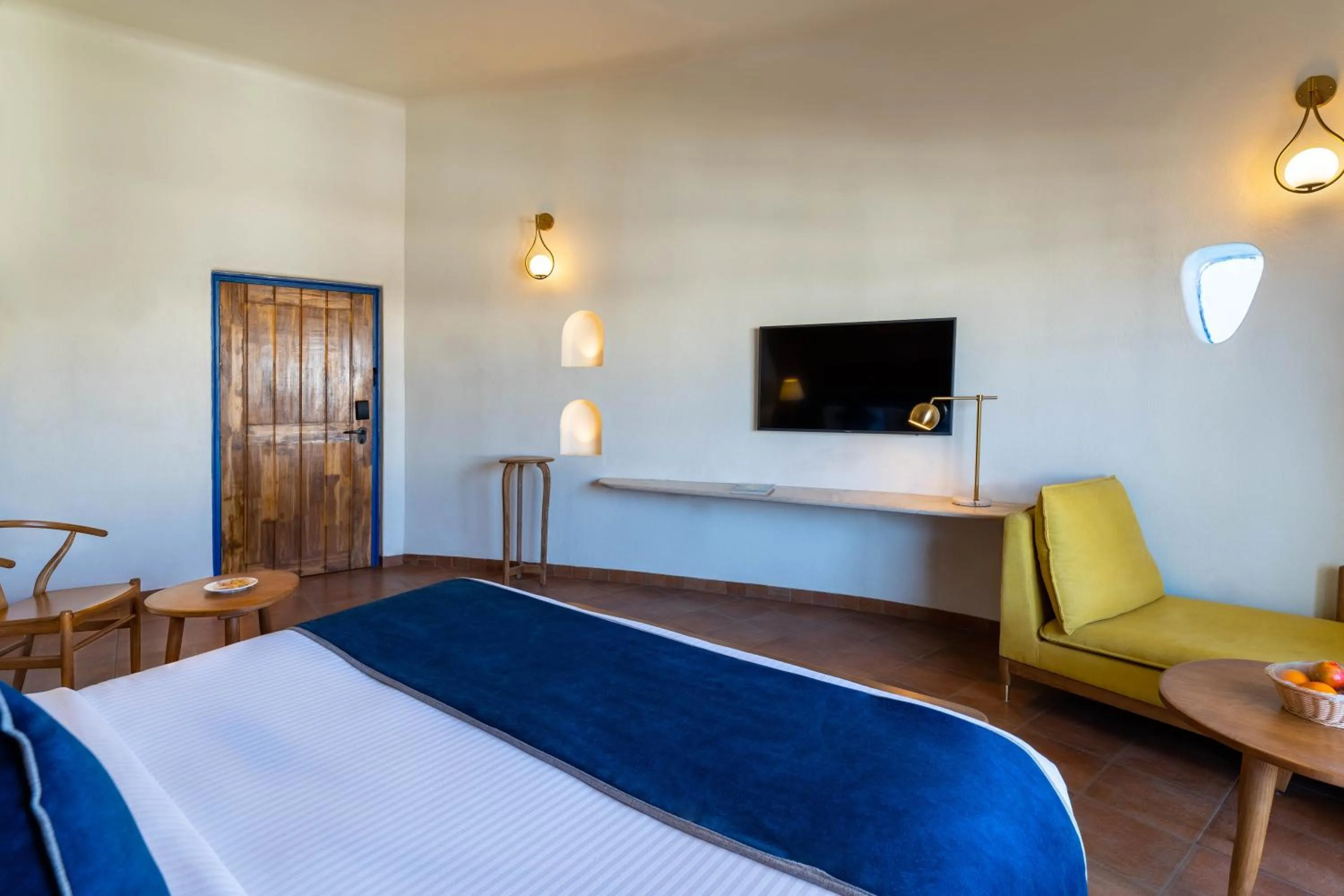 TV and multimedia, Bed in Ramee Royal Resort & Spa - Udaipur