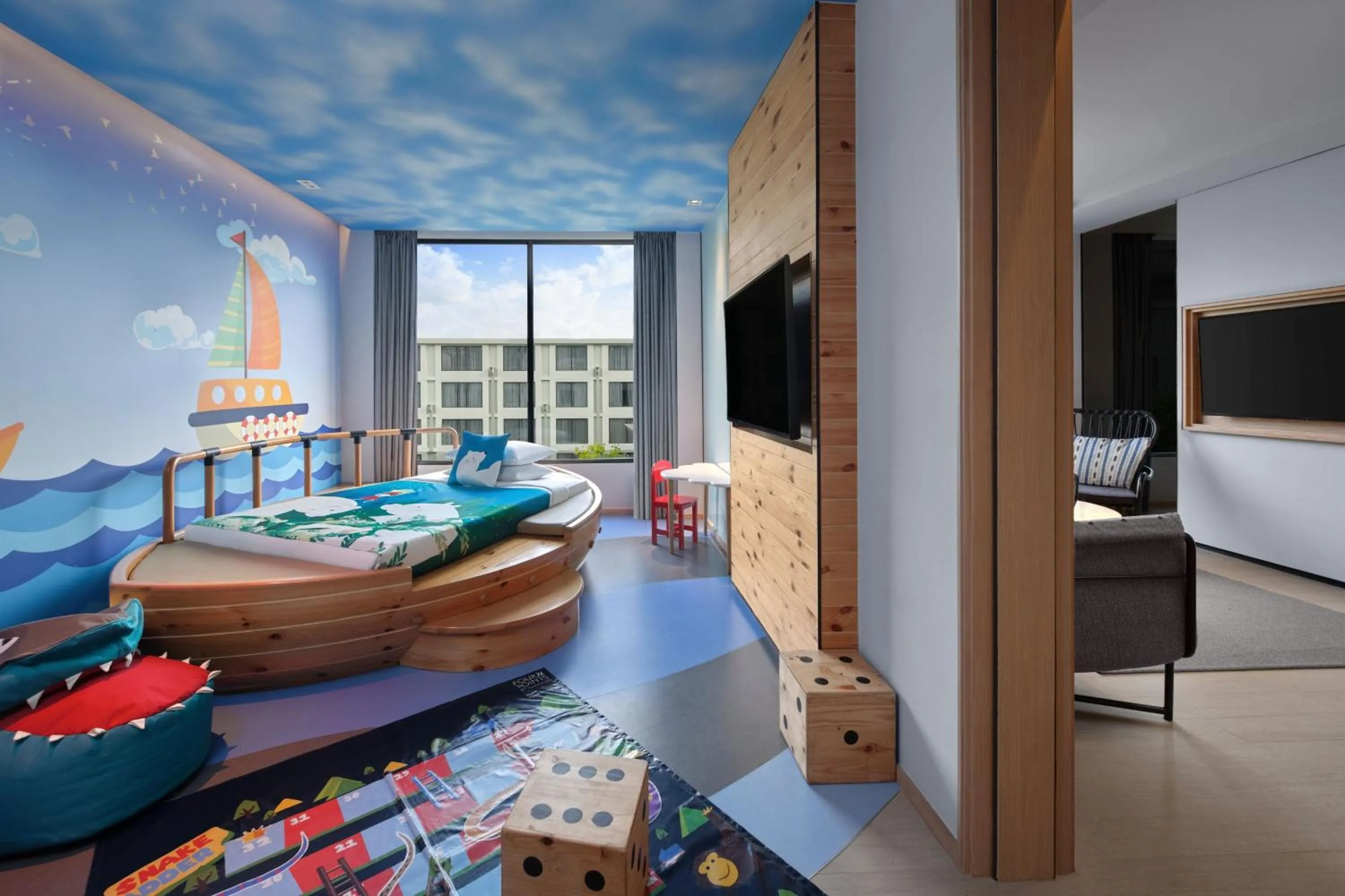 Photo of the whole room, Bed in Four Points by Sheraton Phuket Patong Beach Resort