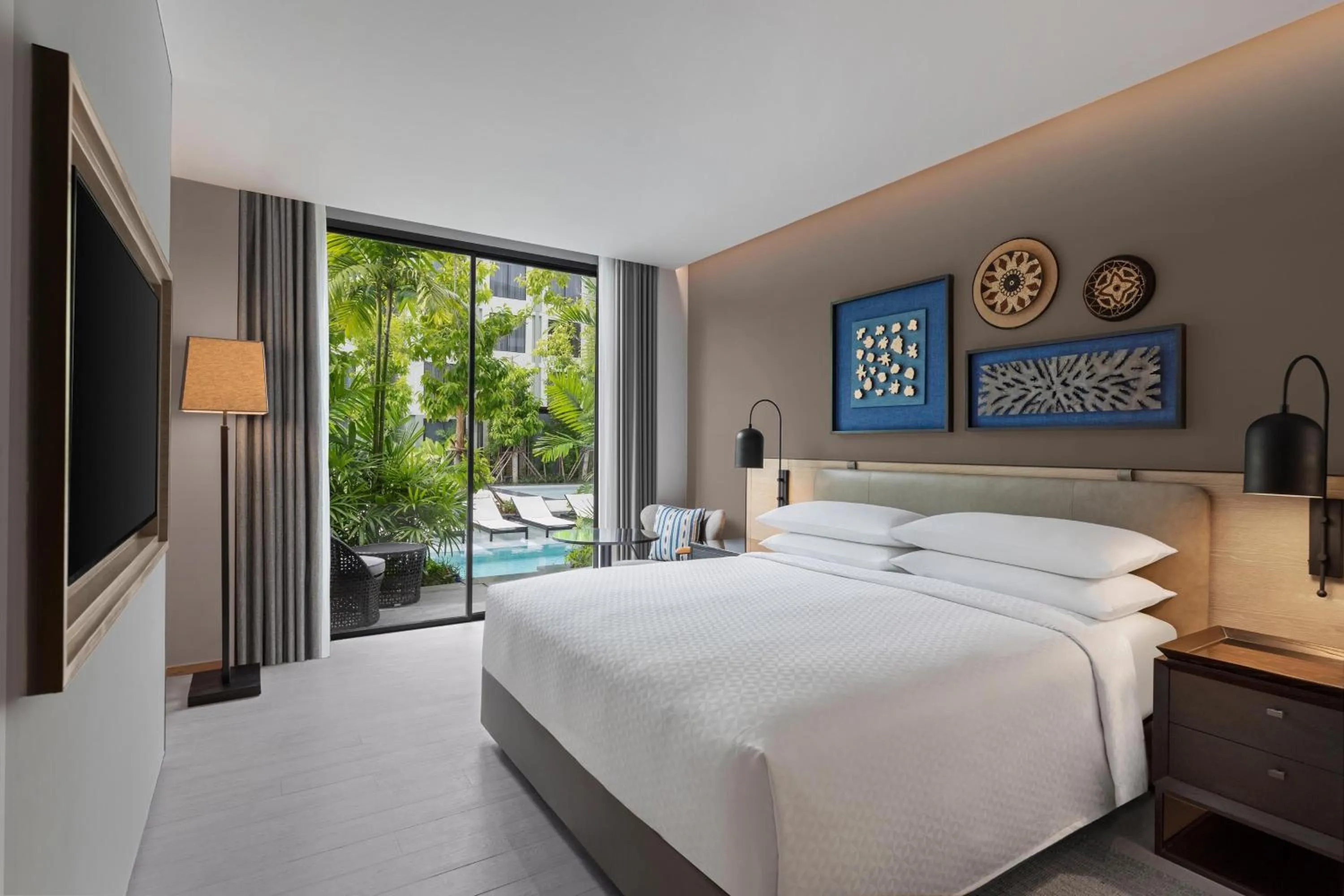 Swimming pool, Bed in Four Points by Sheraton Phuket Patong Beach Resort