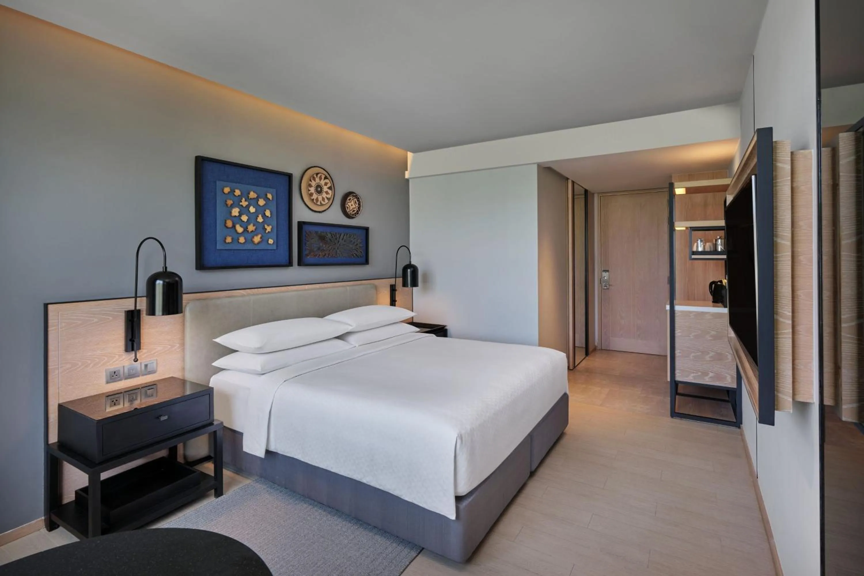 Photo of the whole room, Bed in Four Points by Sheraton Phuket Patong Beach Resort