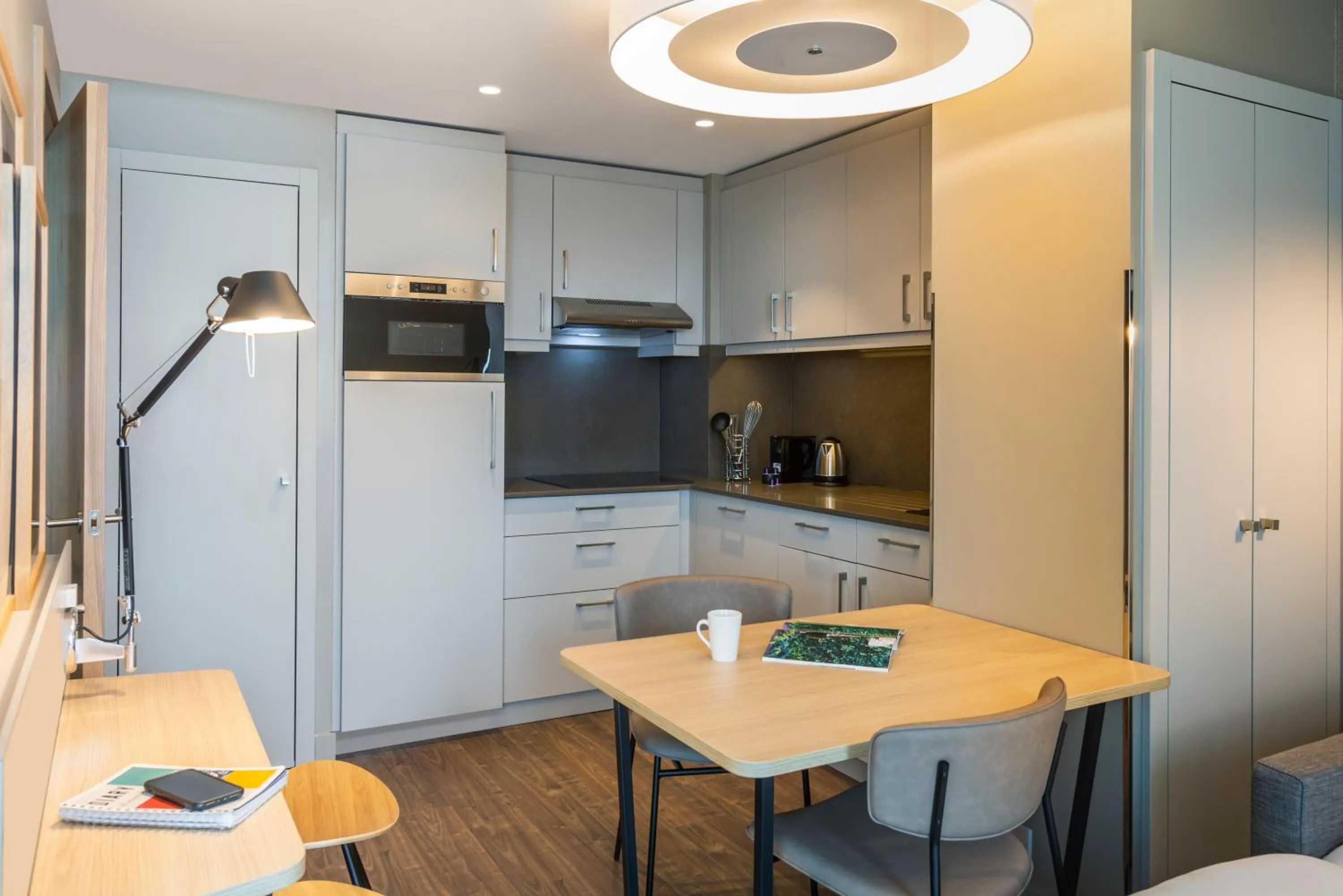 Kitchen or kitchenette in Aparthotel Adagio London Stratford