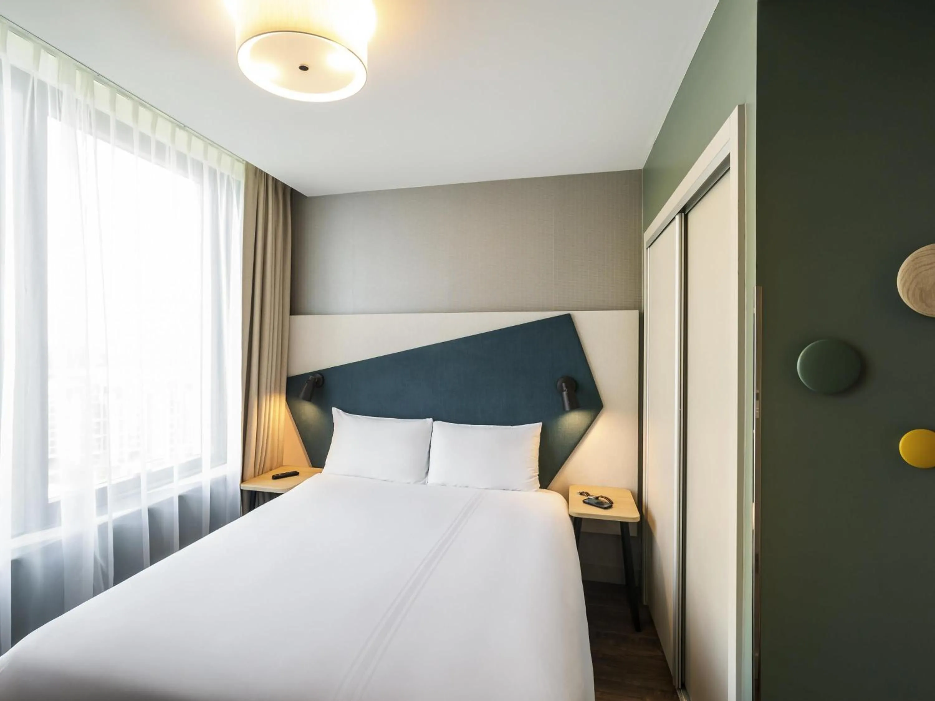 Bedroom, Bed in Aparthotel Adagio London Stratford