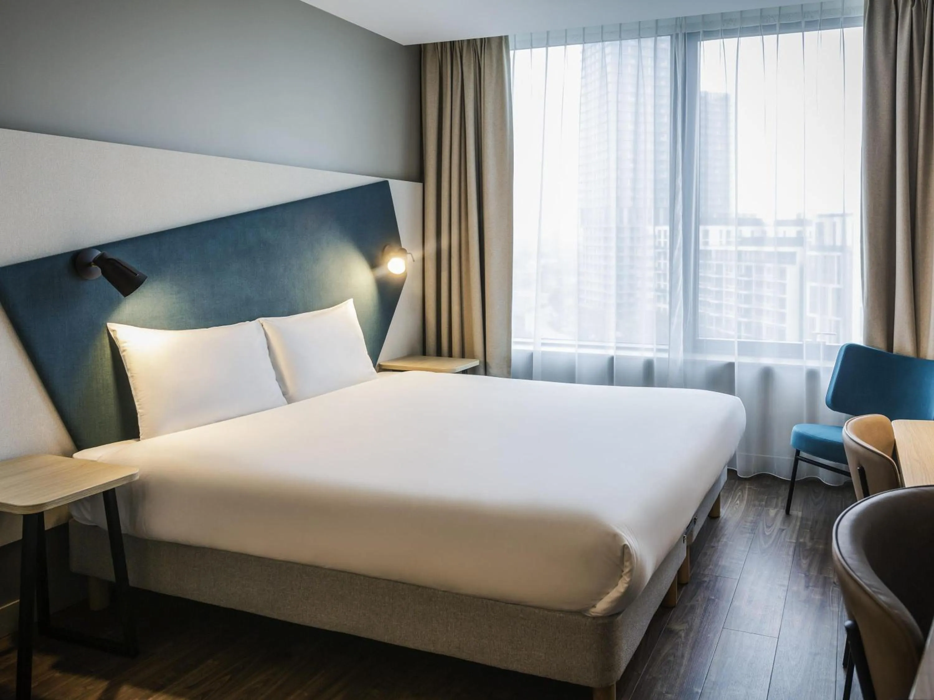 Property building, Bed in Aparthotel Adagio London Stratford