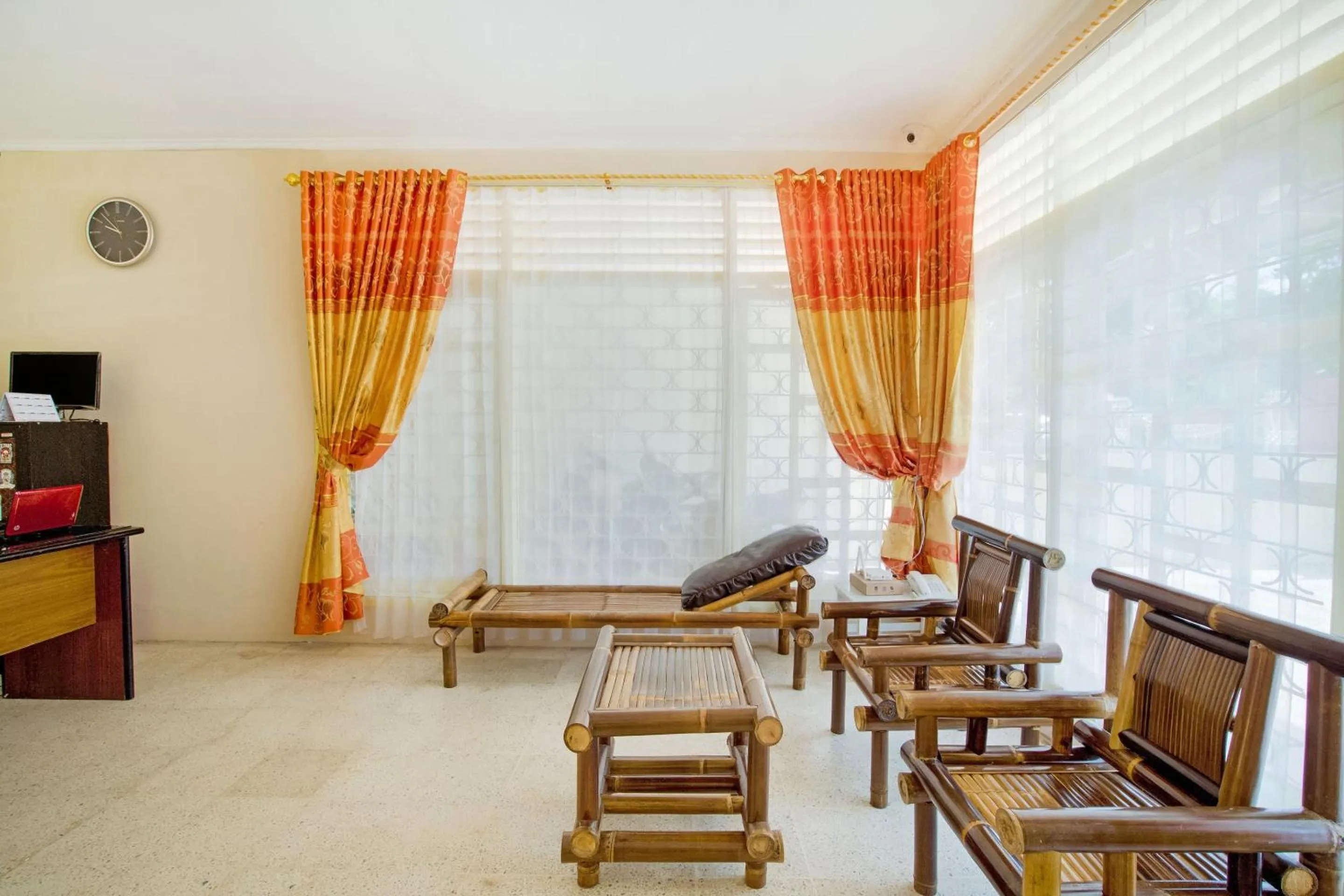 Lobby or reception in Hotel O Lansano Residence Syariah