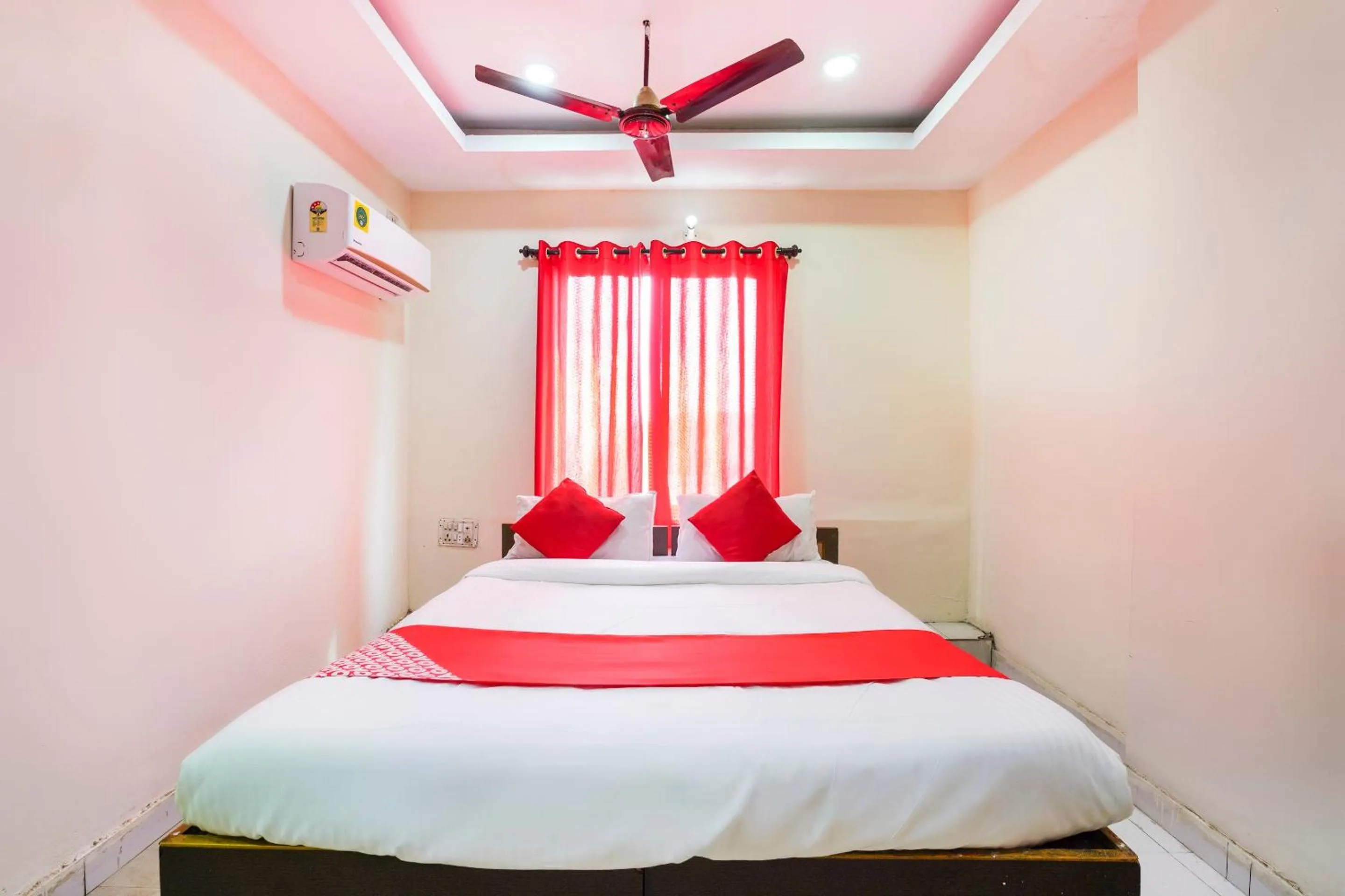 Bedroom, Bed in SPOT ON Hotel Hyderabad Continental