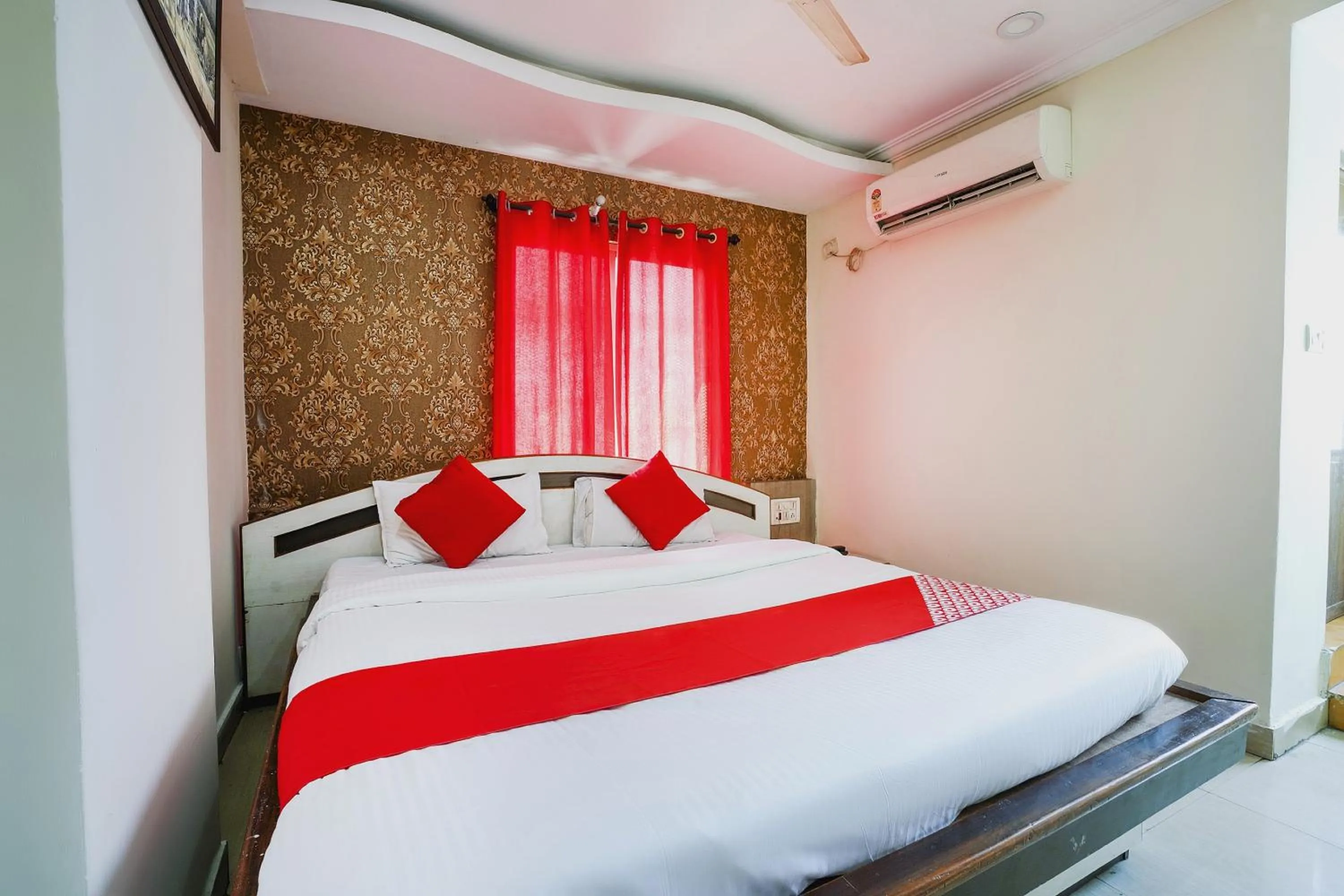 Bedroom, Bed in SPOT ON Hotel Hyderabad Continental