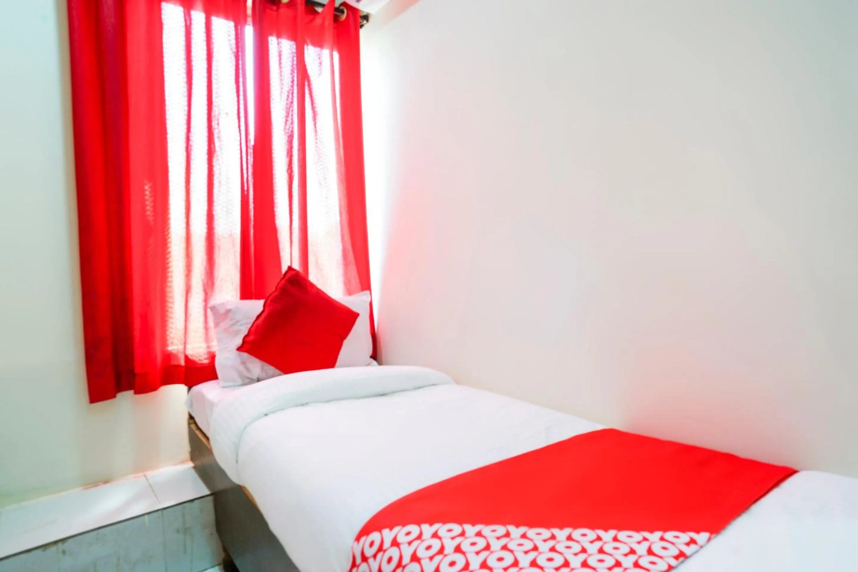 Bedroom, Bed in SPOT ON Hotel Hyderabad Continental