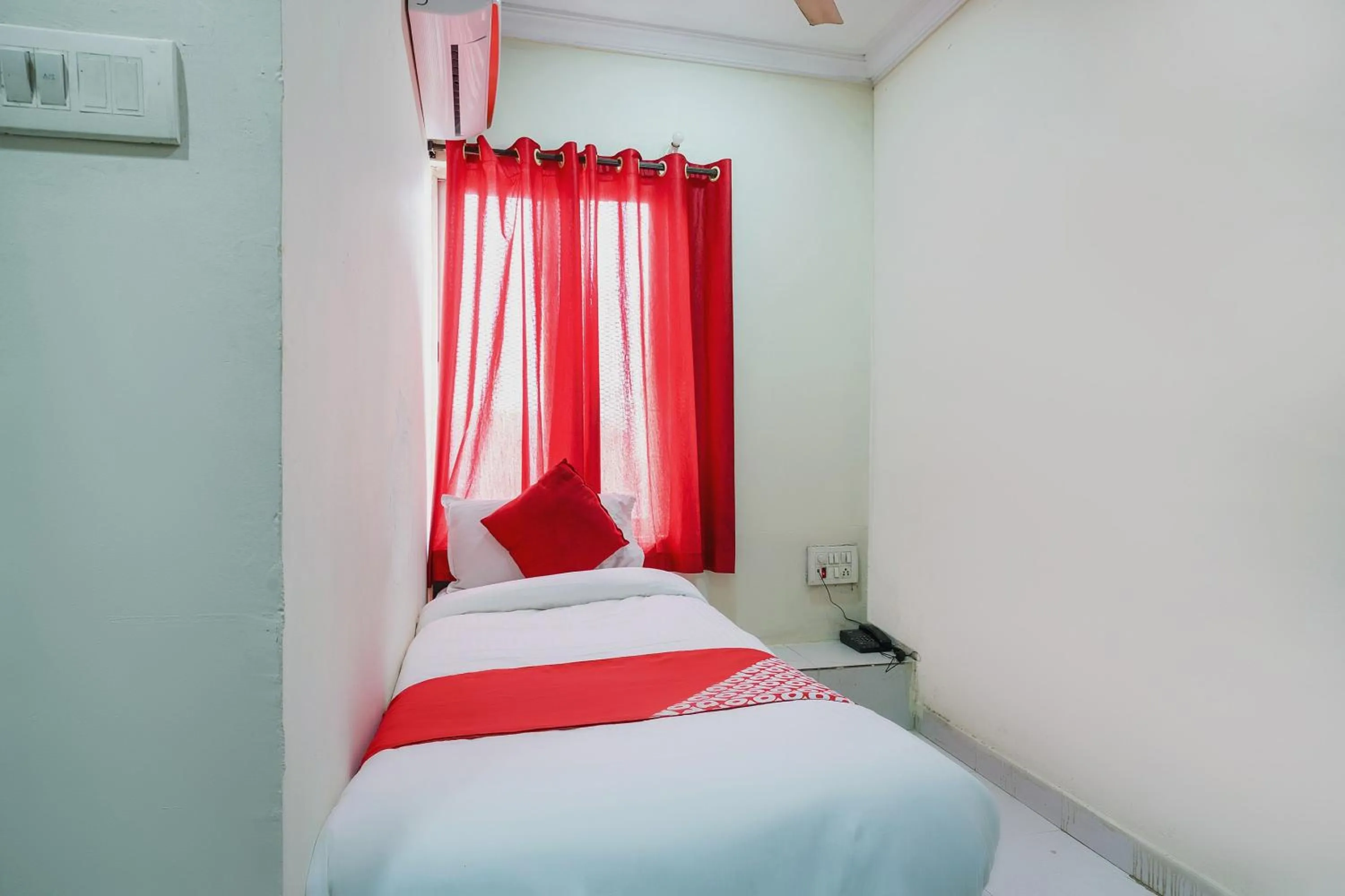 Bedroom, Bed in SPOT ON Hotel Hyderabad Continental