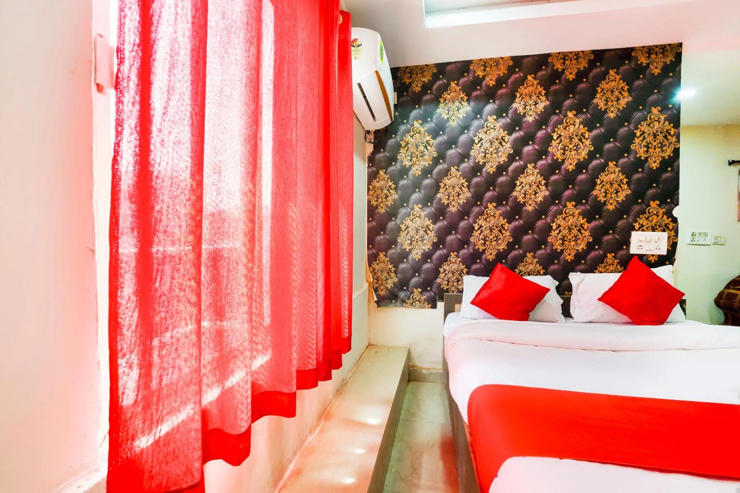 Bedroom, Bed in SPOT ON Hotel Hyderabad Continental