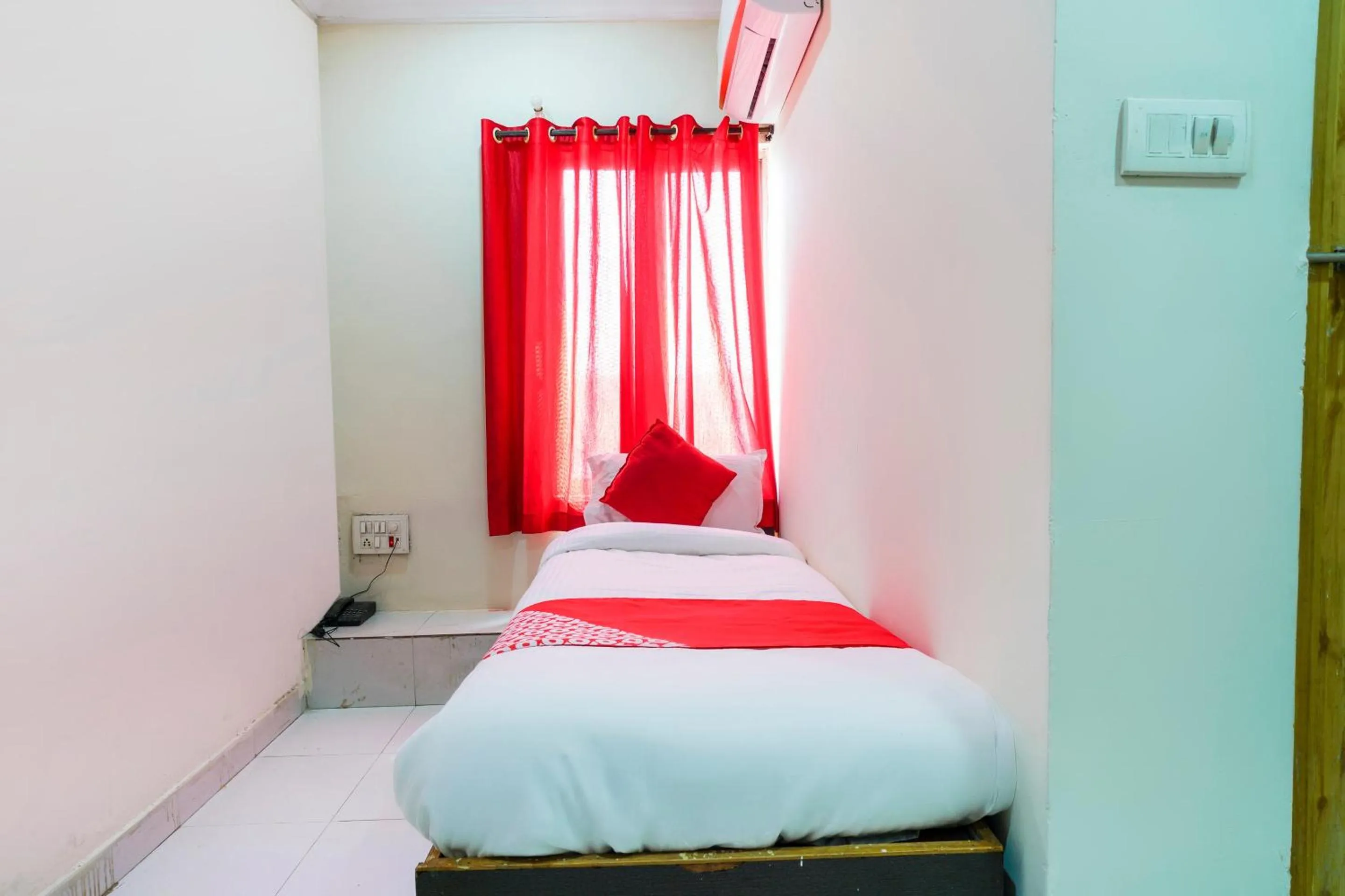 Bedroom, Bed in SPOT ON Hotel Hyderabad Continental
