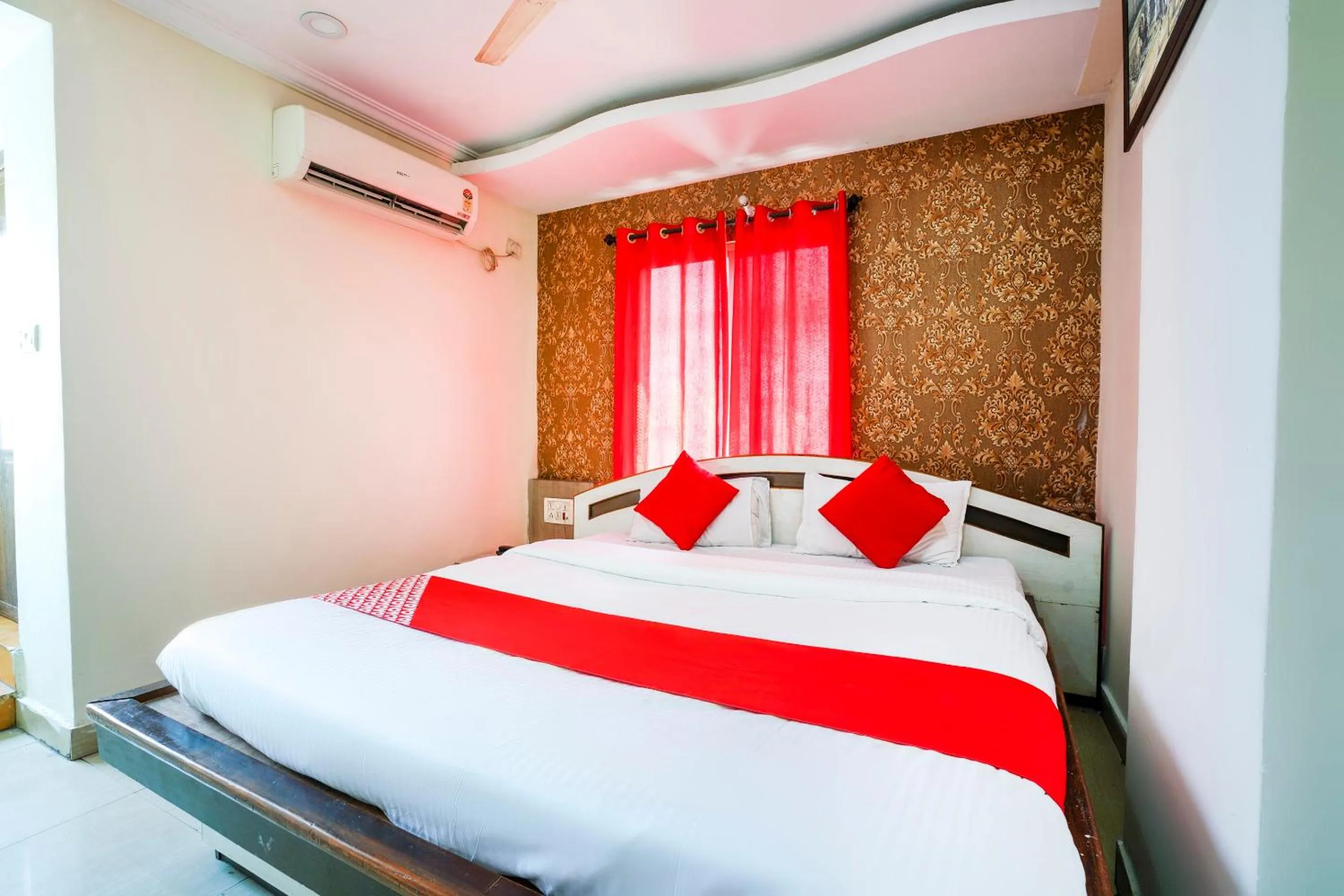 Bedroom, Bed in SPOT ON Hotel Hyderabad Continental