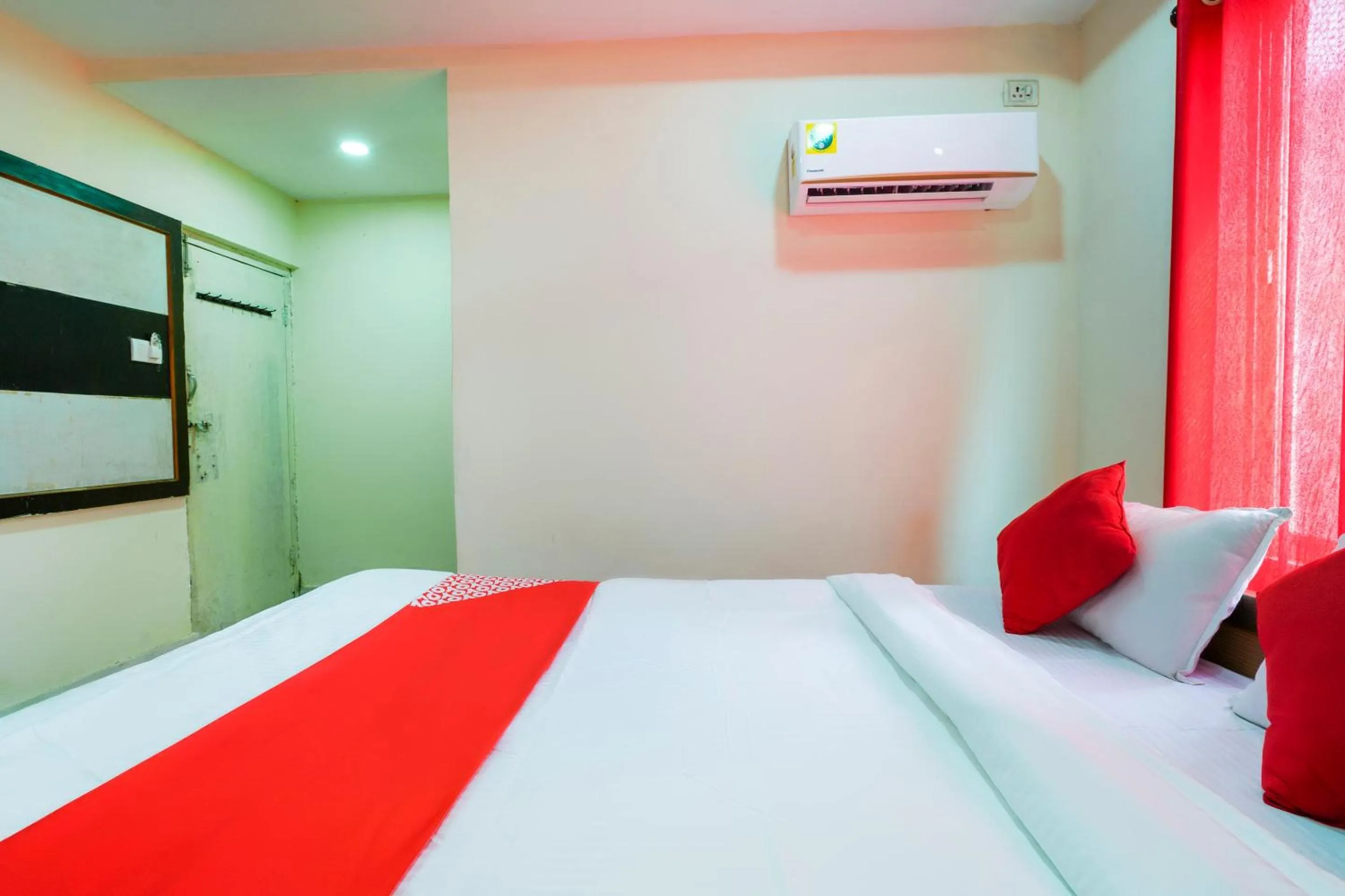 Bedroom, Bed in SPOT ON Hotel Hyderabad Continental