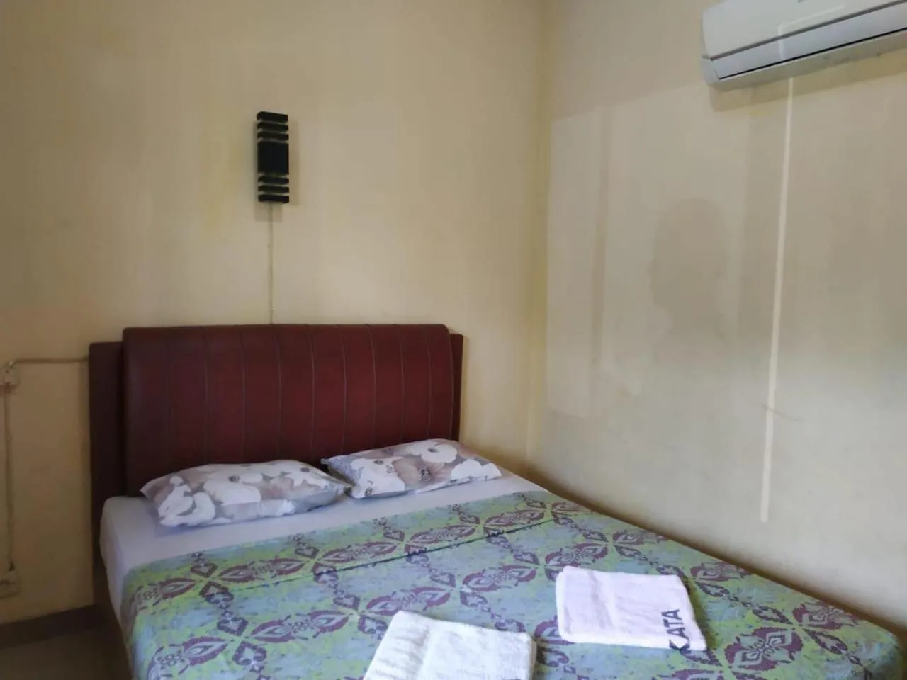 Bedroom, Bed in Hotel O Penginapan Putri Asih Sawarna