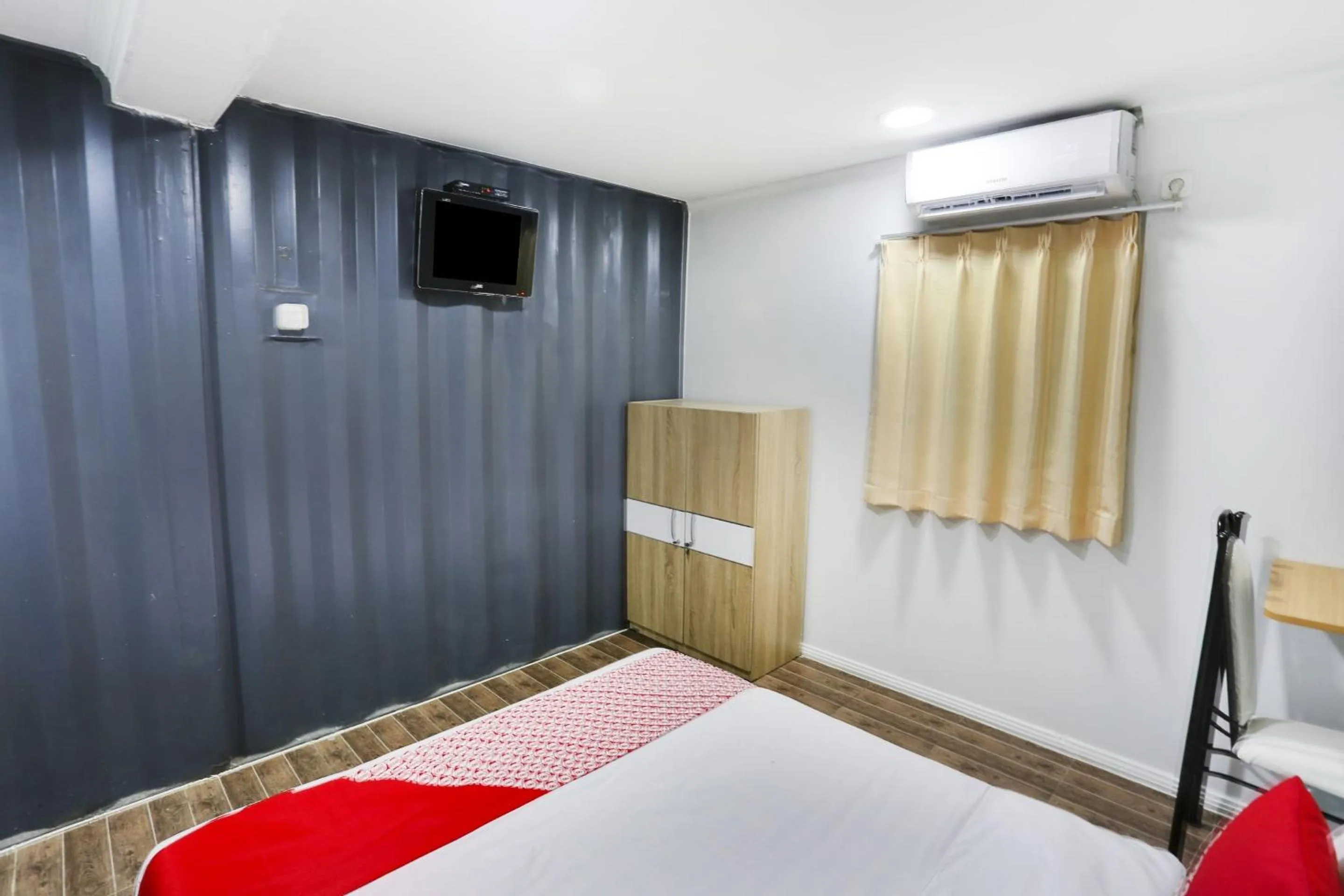 Bedroom, Bed in Capital O 3300 Nadjara Residence Syariah