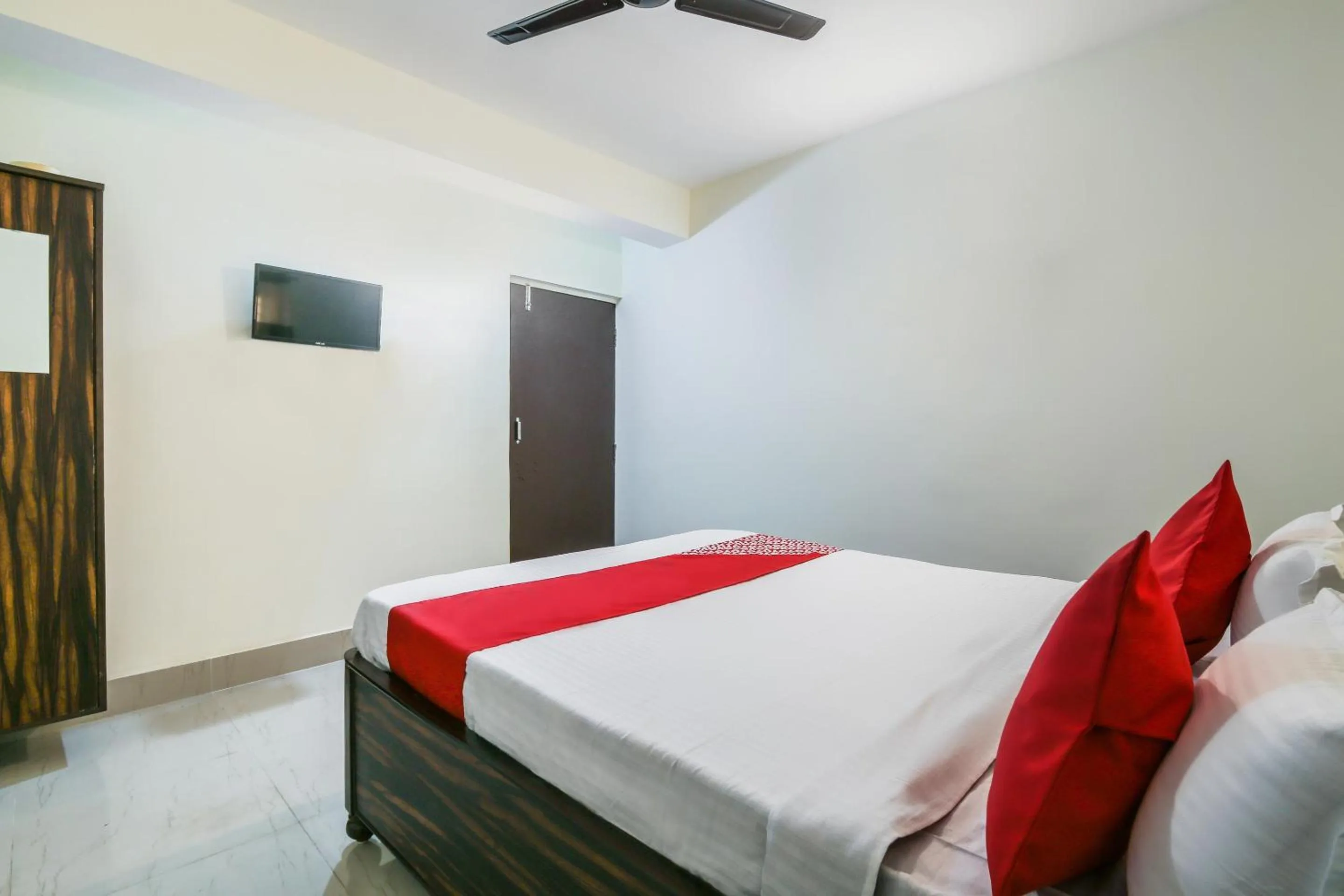 Bedroom, Bed in Super Hotel O Lokenath