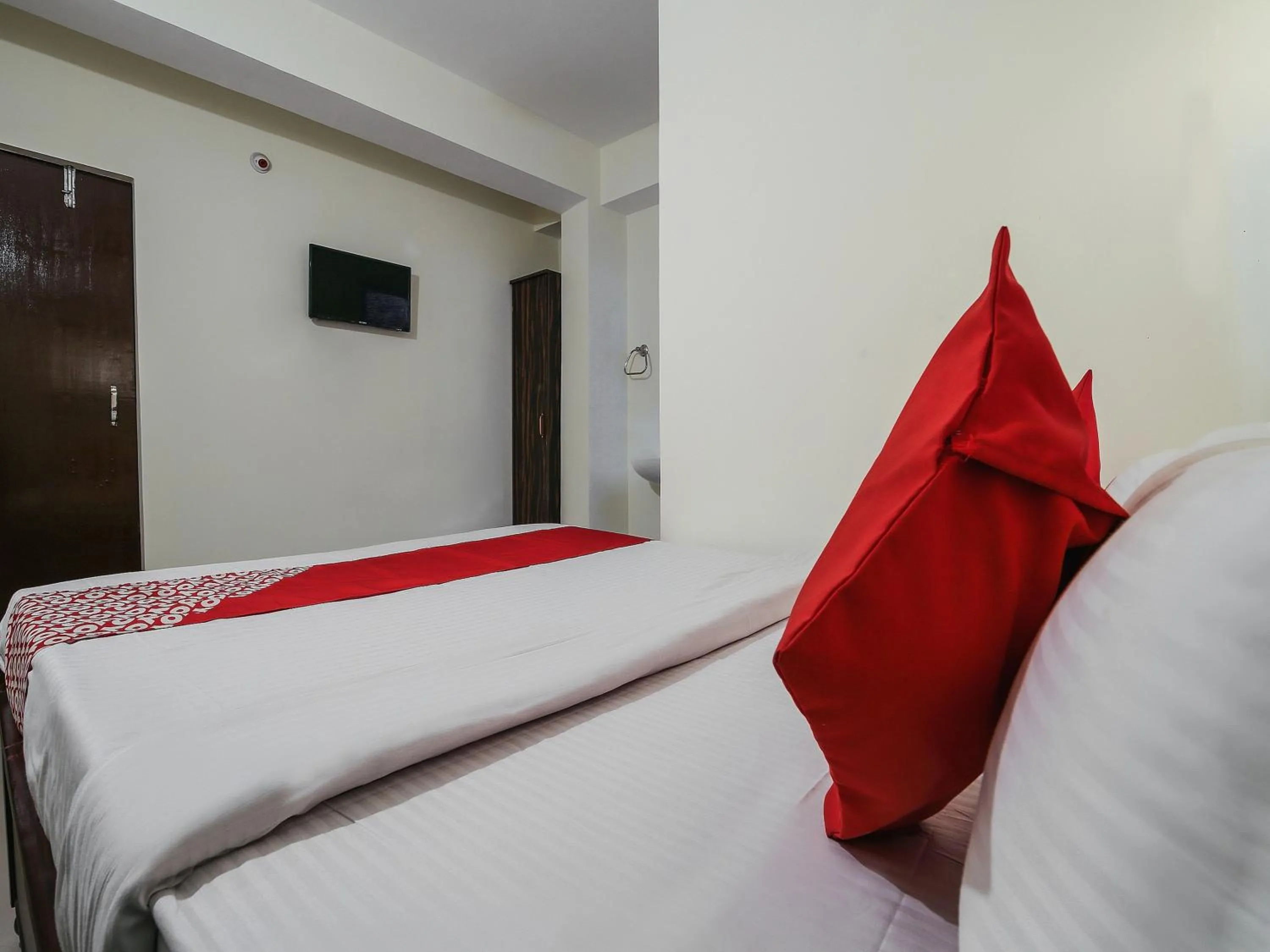 Bedroom, Bed in Super Hotel O Lokenath