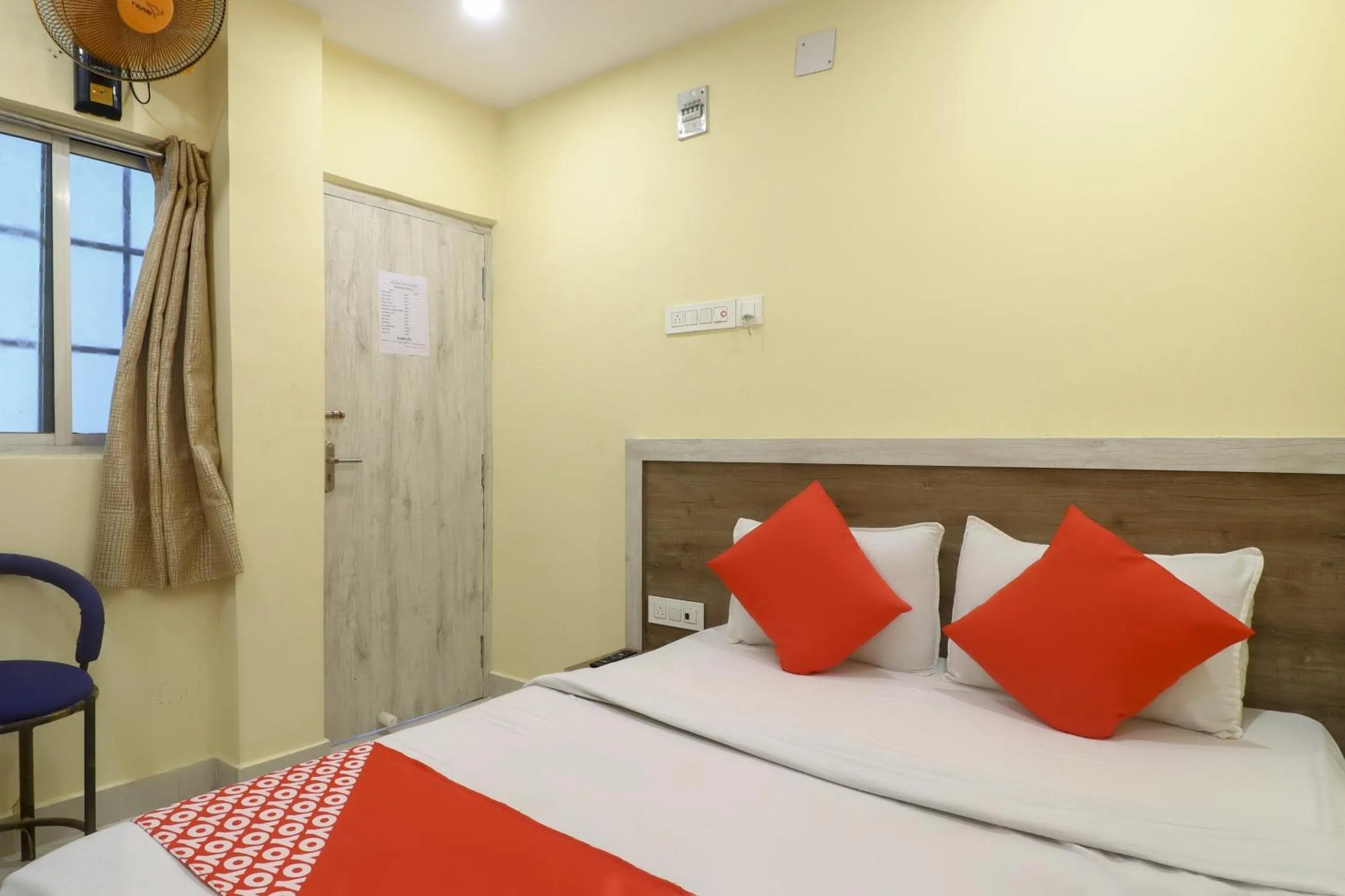 Bedroom, Bed in Hotel O 67309 Hotel Tuk Tuk Palace