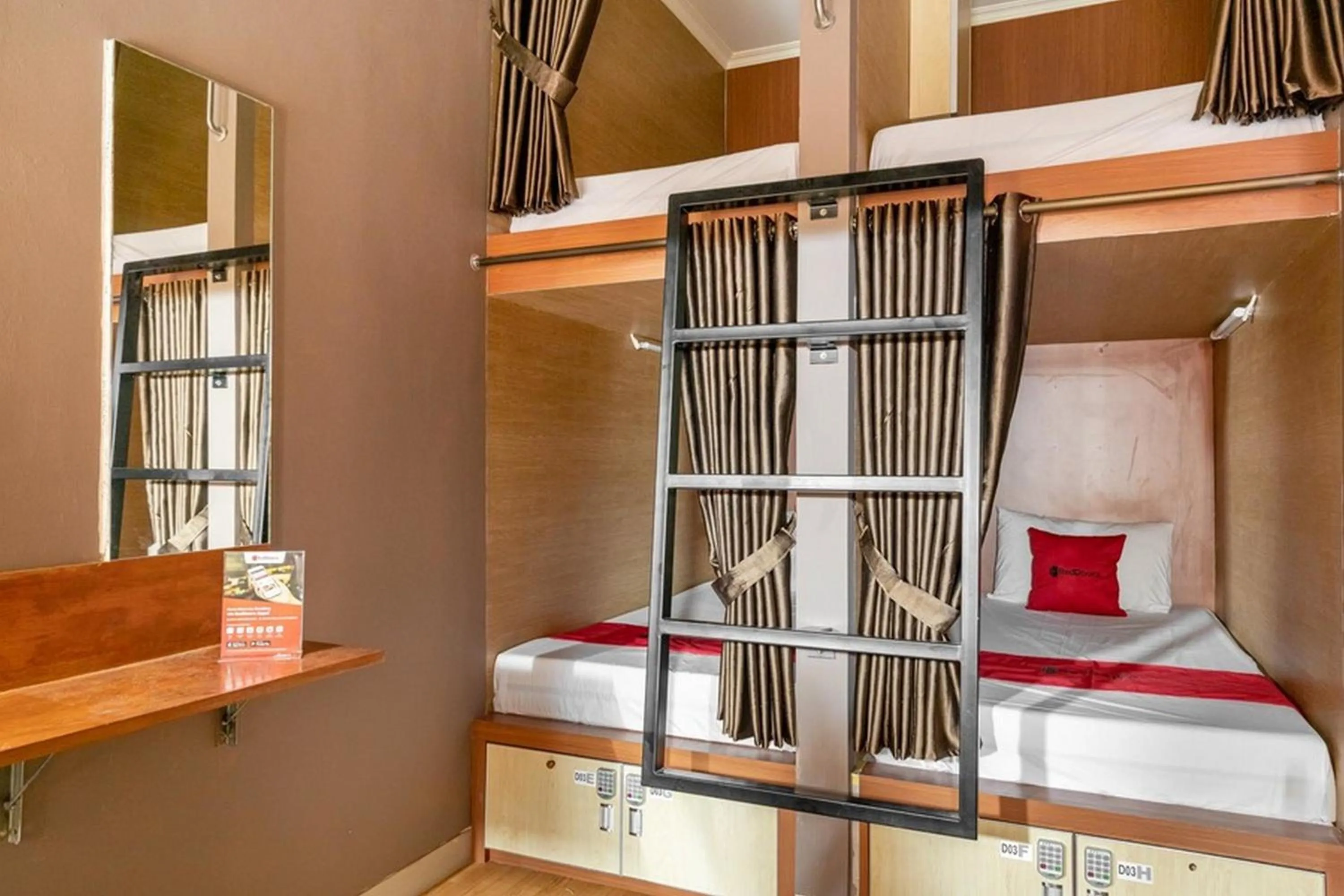 Bed in RedDoorz Hostel near LTC Glodok