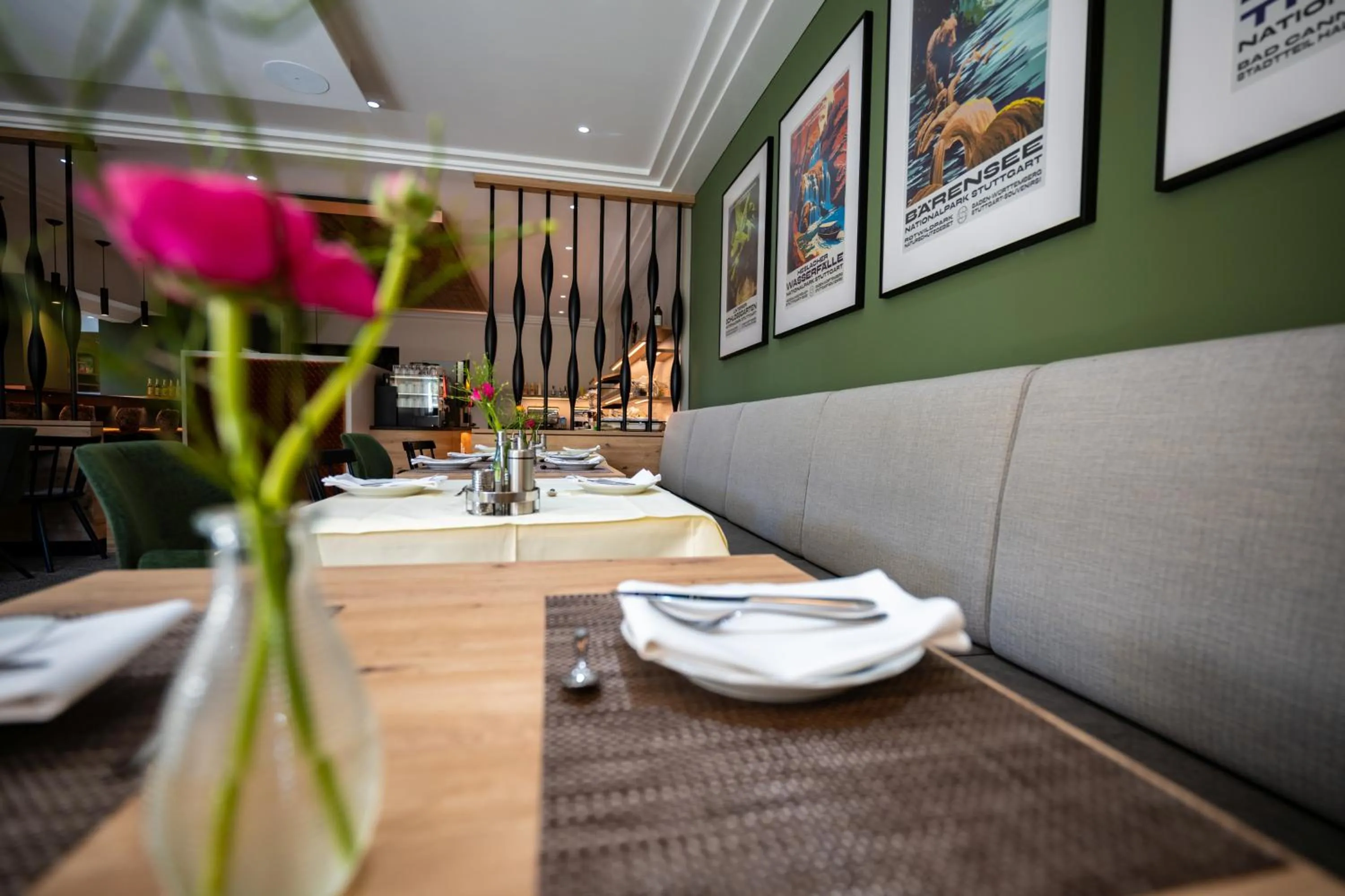 Restaurant/places to eat in Hotel Azenberg