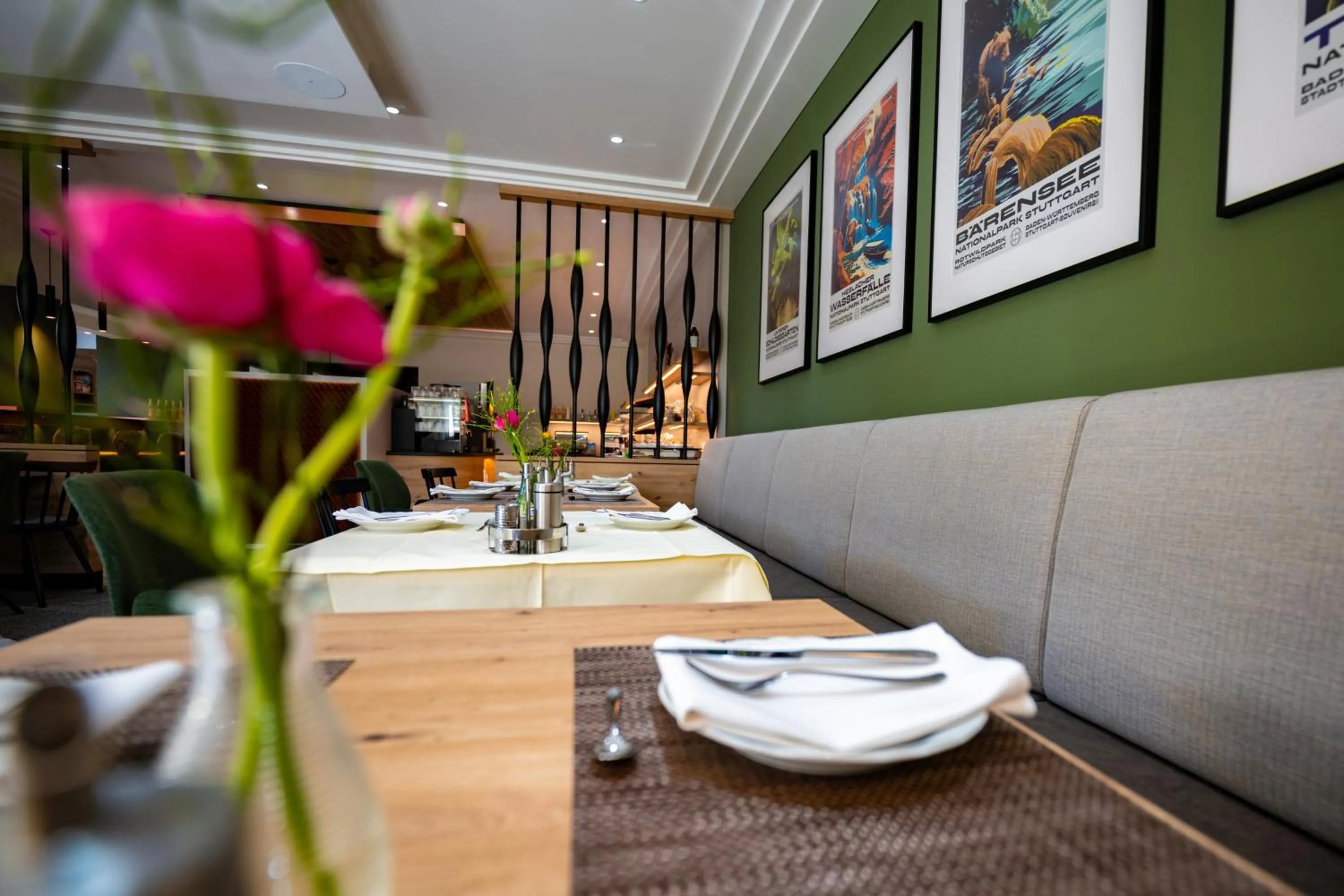 Restaurant/places to eat in Hotel Azenberg