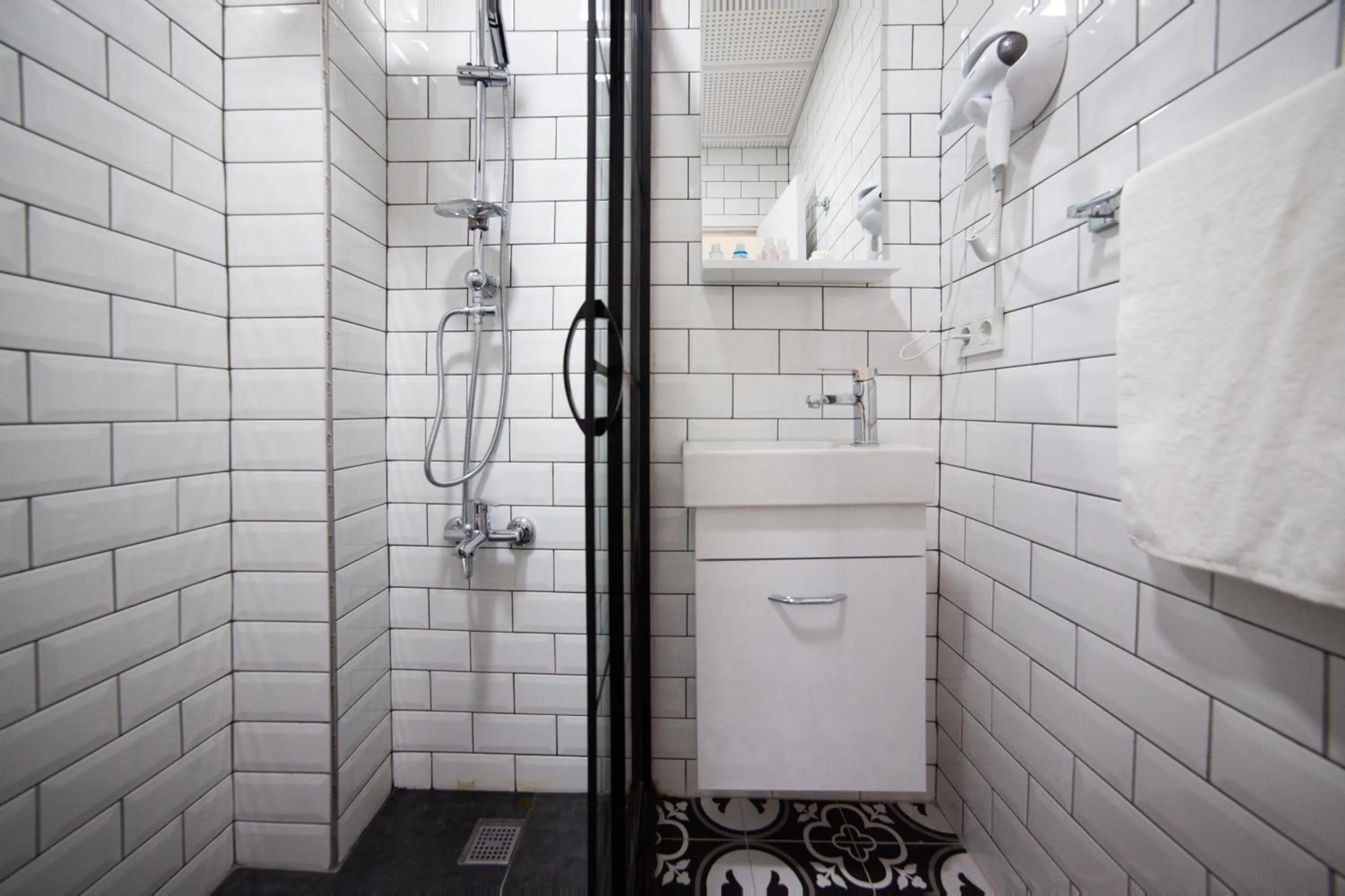 Shower in Maravilloso Hotel Galata