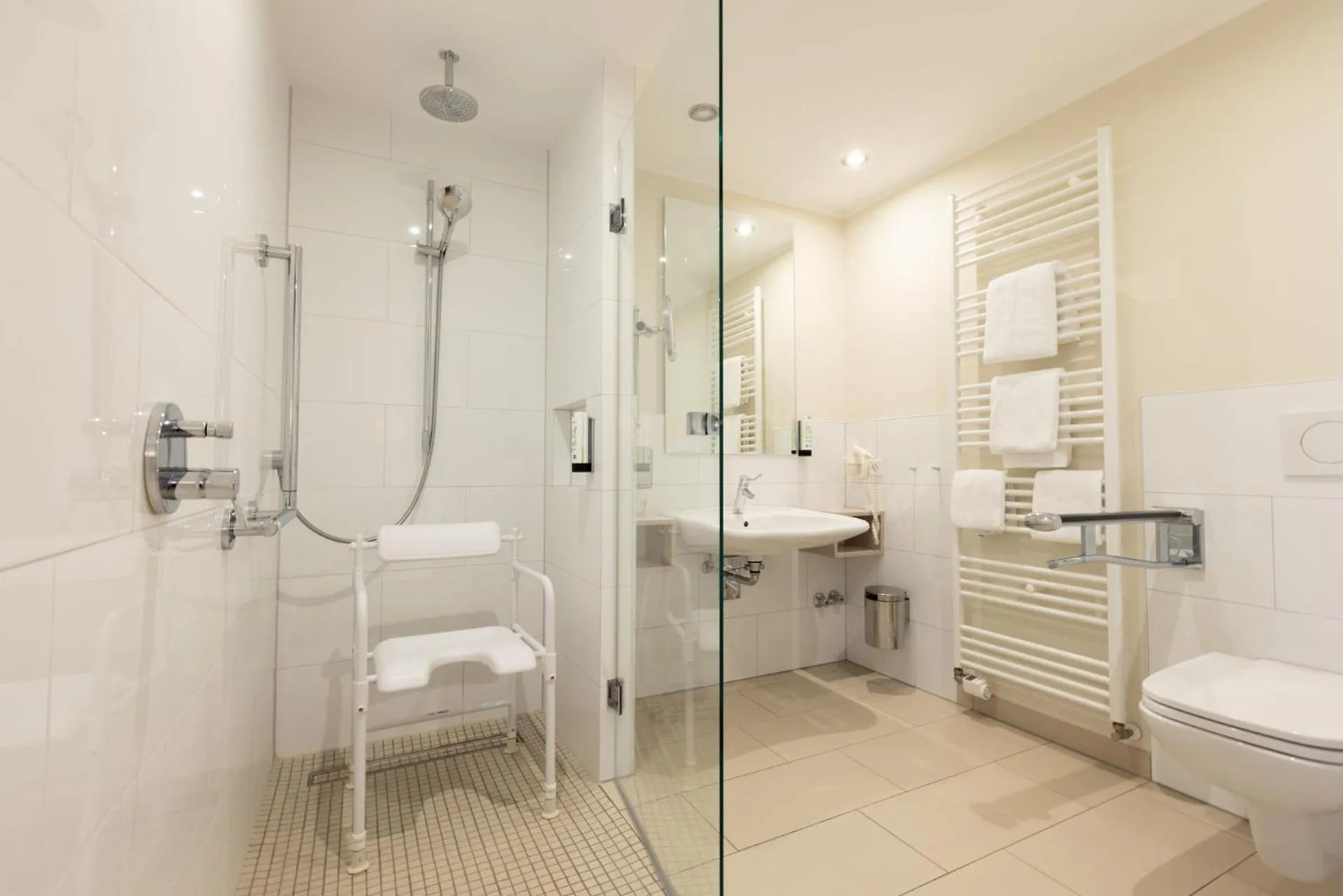 Shower in Best Western Plus Theodor Storm Hotel