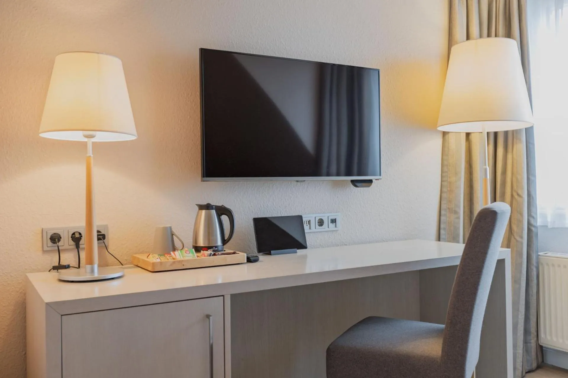 TV and multimedia in Best Western Plus Theodor Storm Hotel