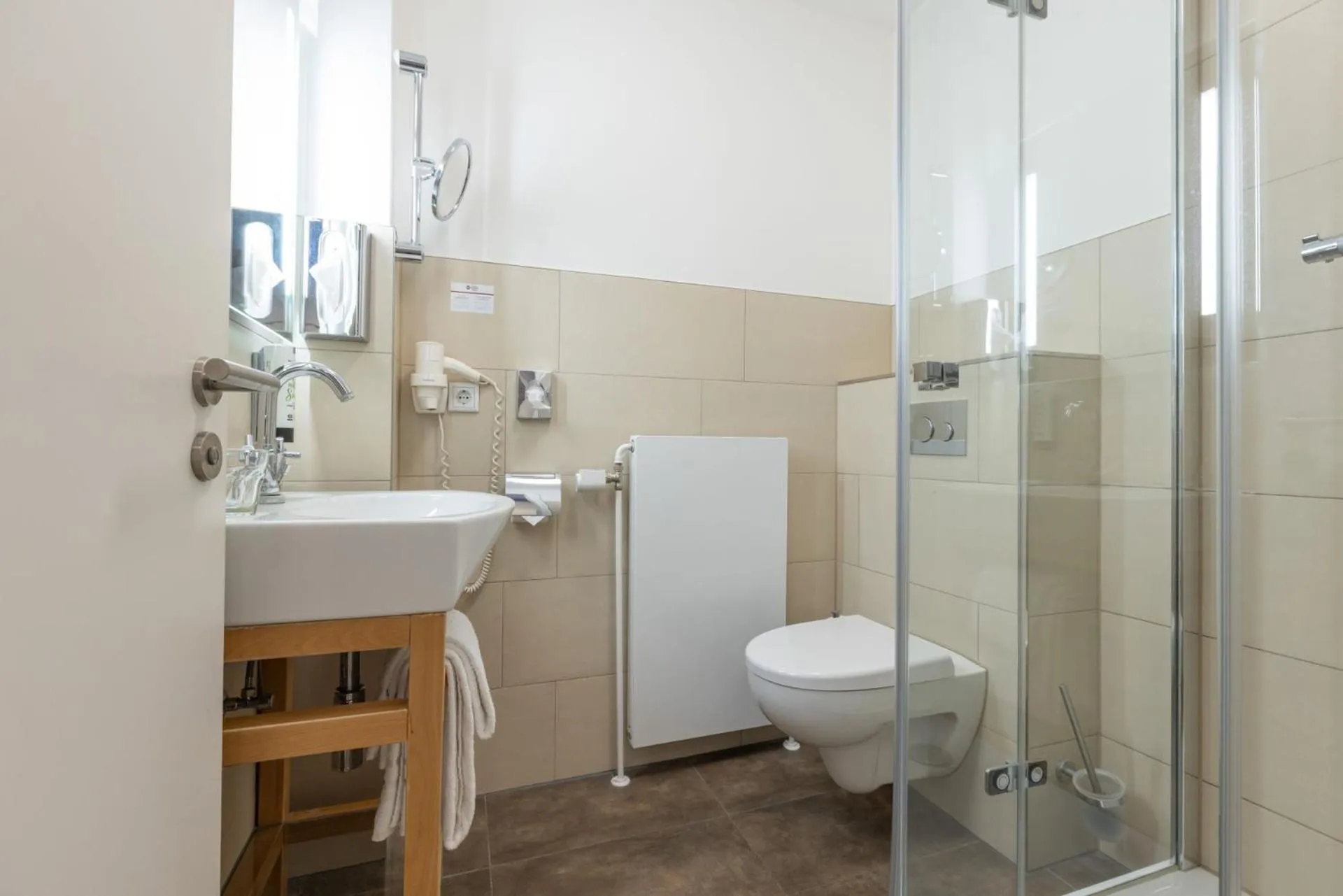 Shower in Best Western Plus Theodor Storm Hotel