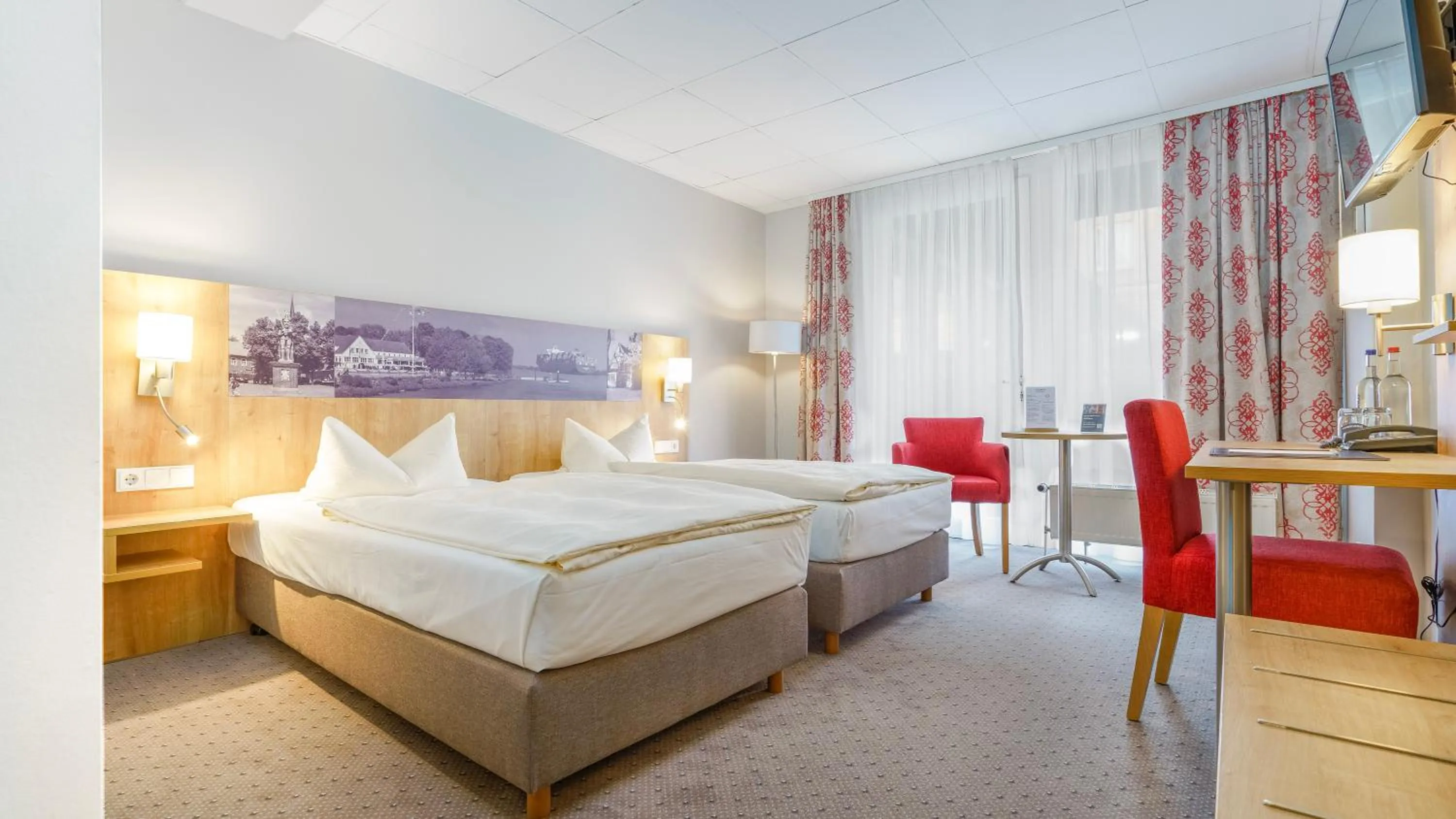 Photo of the whole room, Bed in Hotel Kreuzer