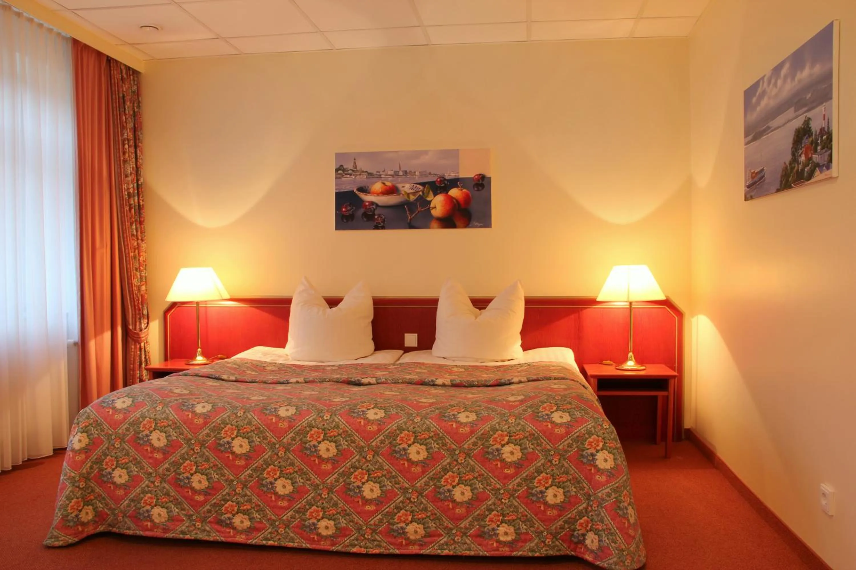 Bedroom, Bed in Hotel Kreuzer