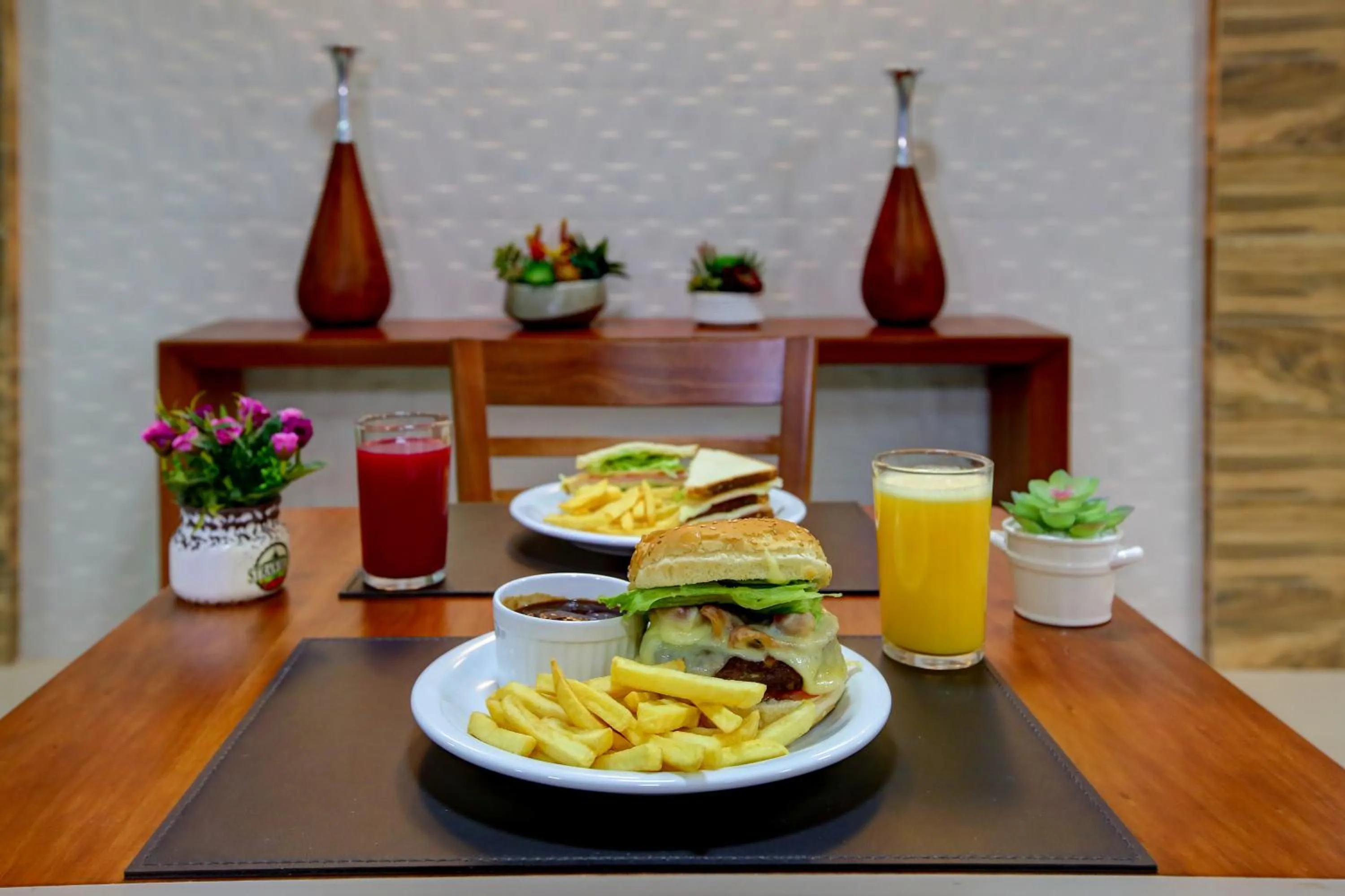 Restaurant/places to eat in Novares Hotel