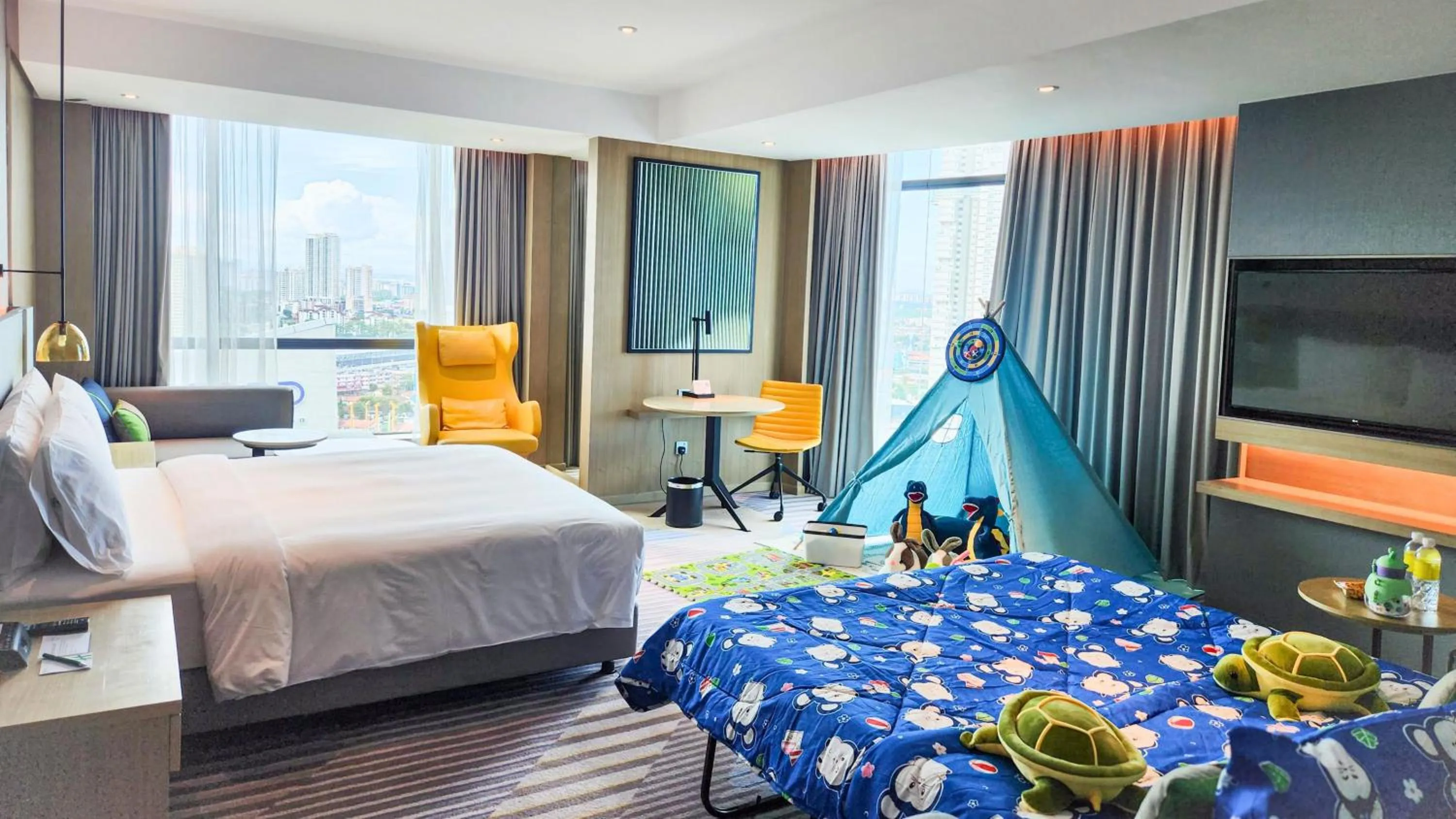 Photo of the whole room, Bed in Holiday Inn Johor Bahru City Centre by IHG