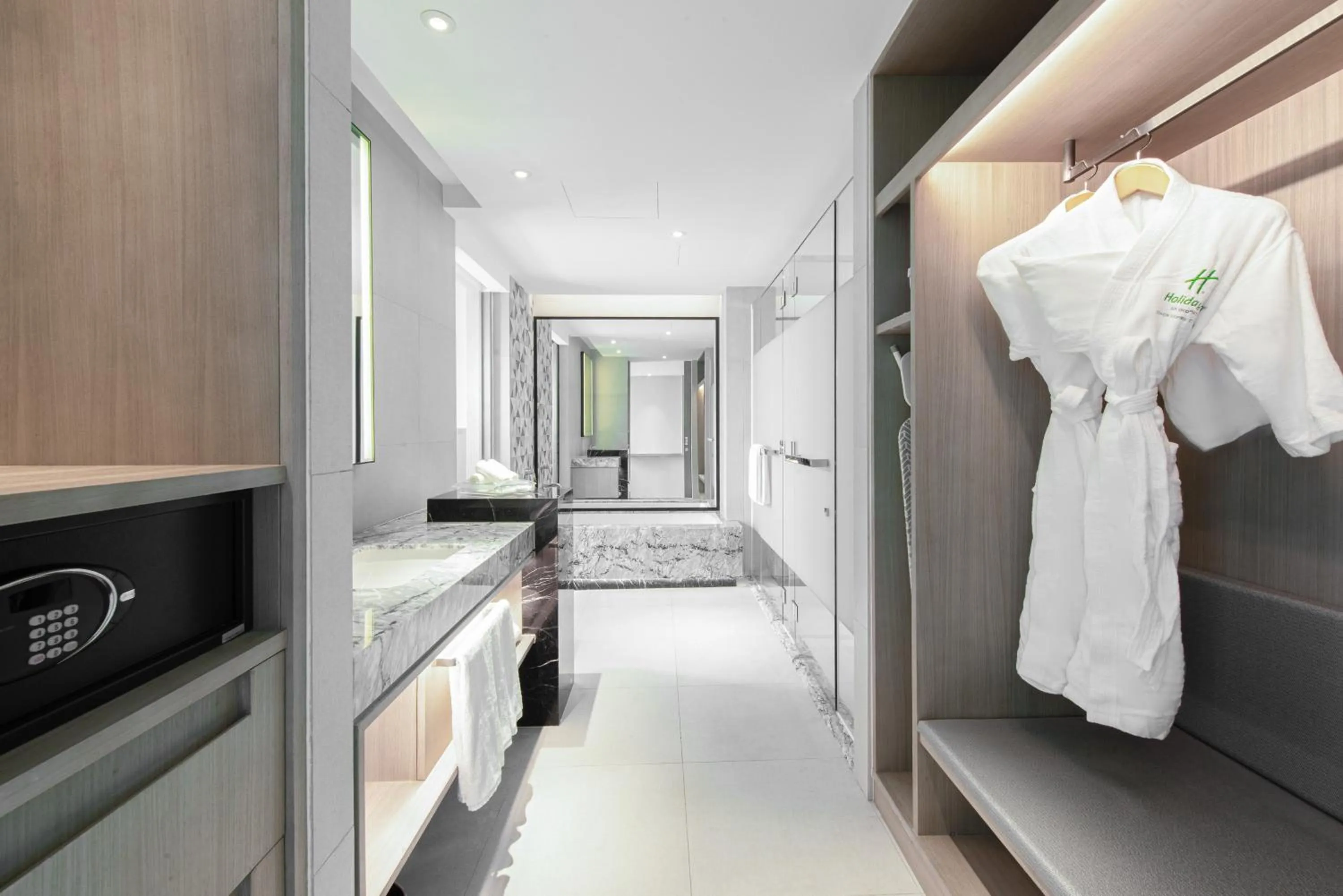 Bedroom, Bed in Holiday Inn Johor Bahru City Centre by IHG