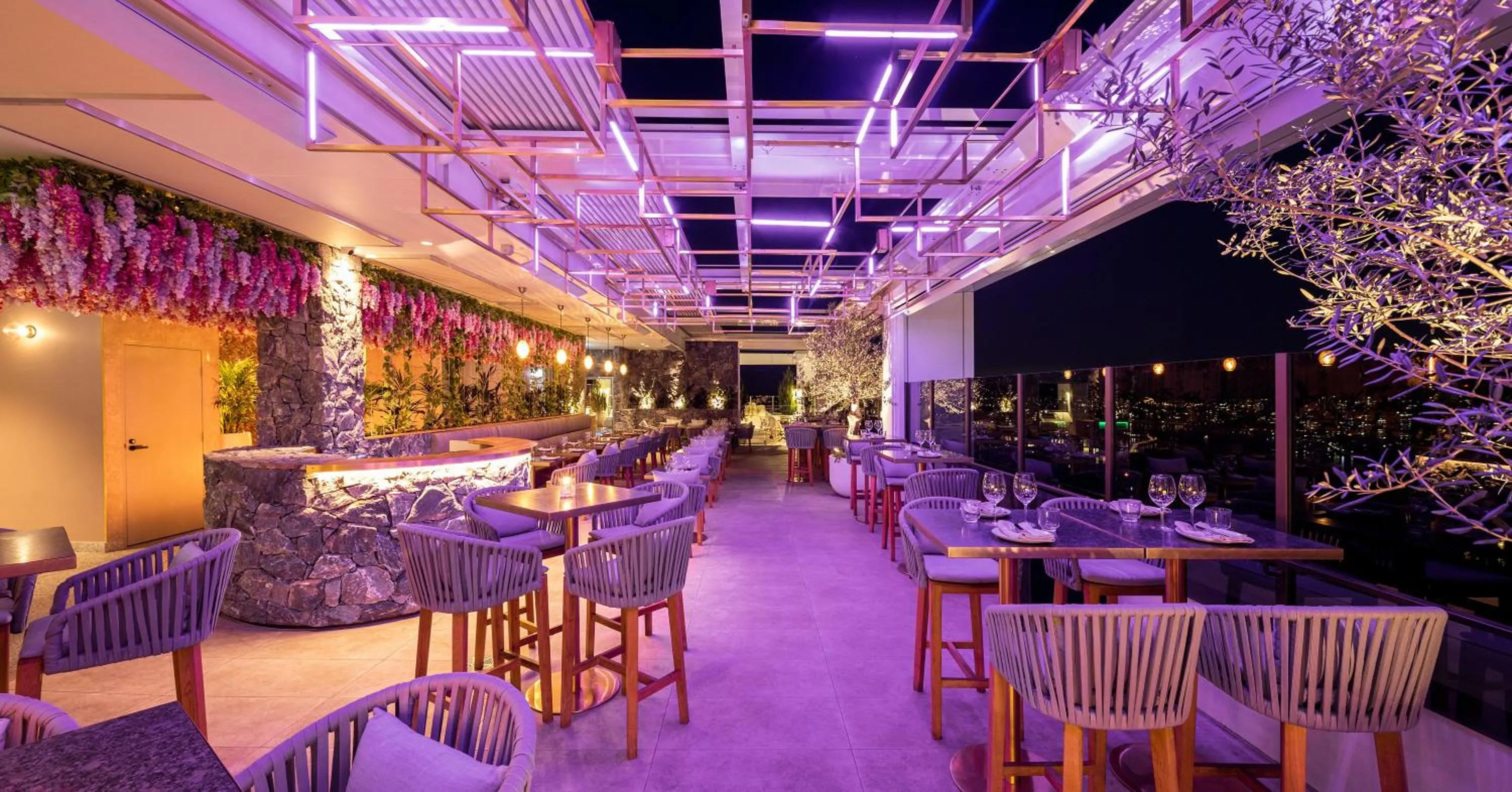 Lounge or bar in Hotel X Brisbane Fortitude Vly, Vignette Collection by IHG