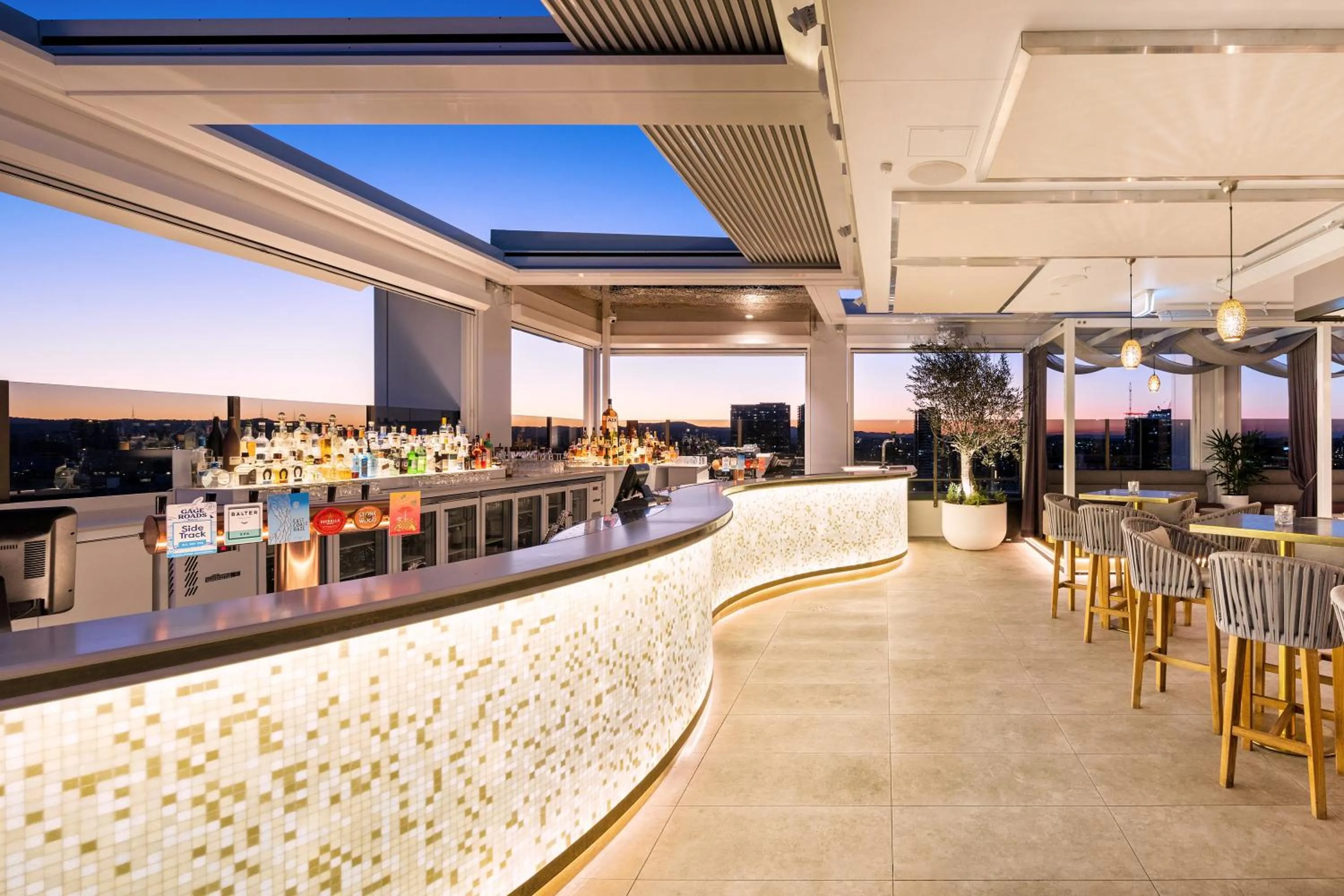 Restaurant/places to eat in Hotel X Brisbane Fortitude Vly, Vignette Collection by IHG