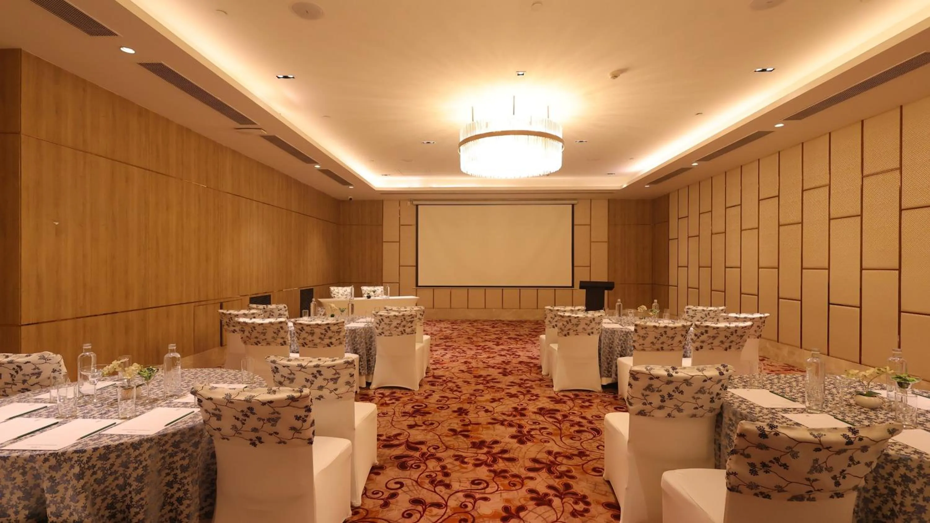 Meeting/conference room in Holiday Inn Gurugram Sector 90 by IHG