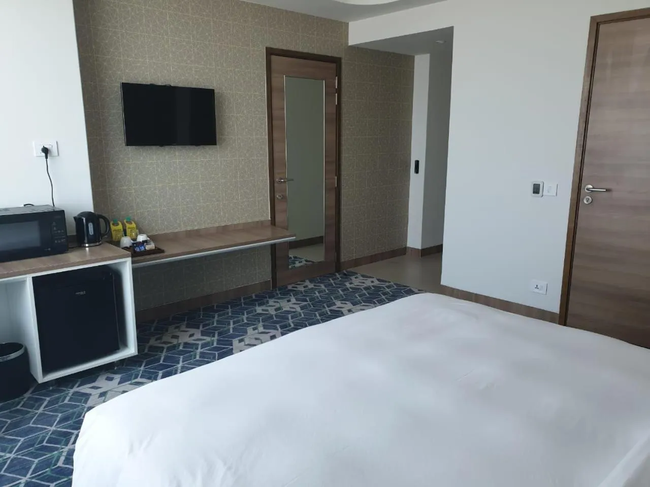 TV and multimedia, Bed in Holiday Inn Gurugram Sector 90 by IHG