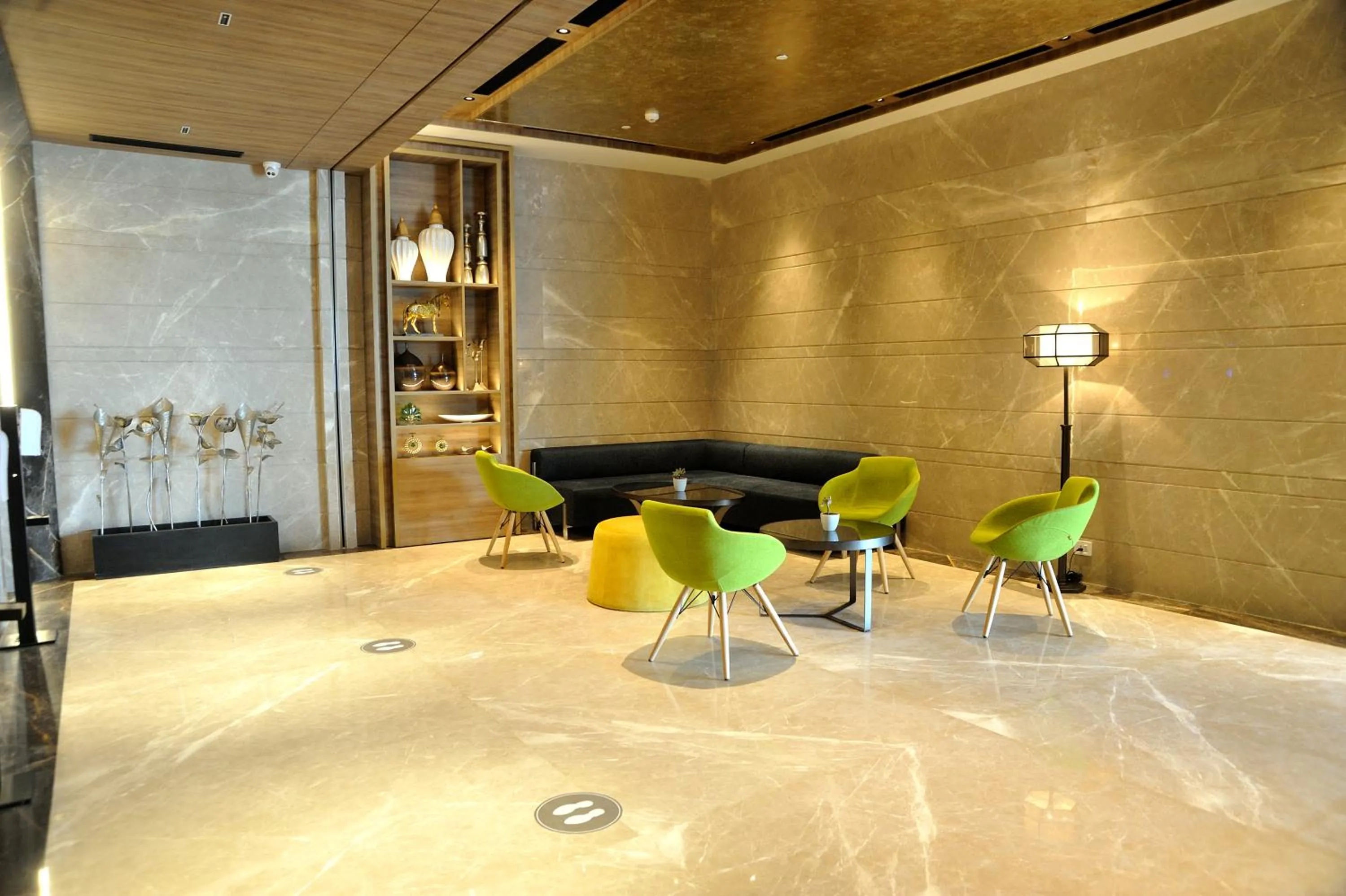 Lobby or reception in Holiday Inn Gurugram Sector 90 by IHG